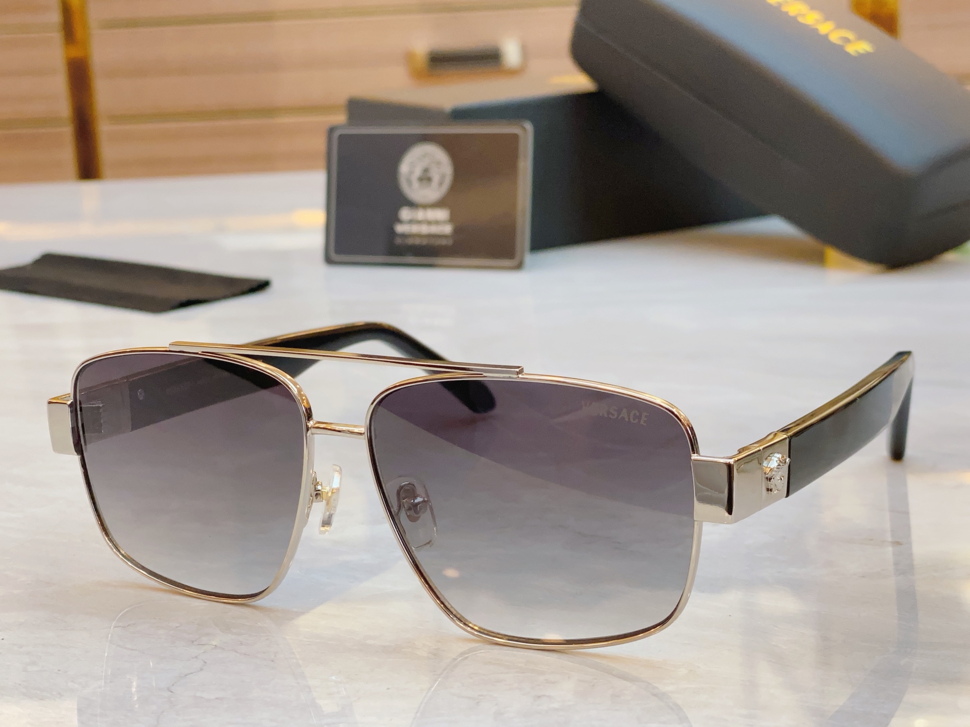 ，【VERSAC*】范思*哲新款太阳镜，MODEL：VE 6756，SIZE：61口13-145