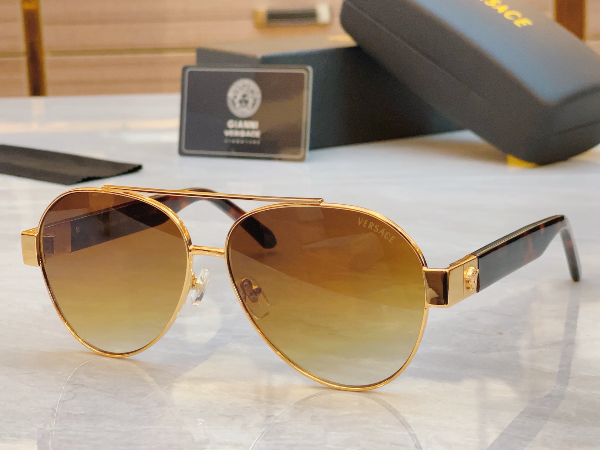 ，【VERSAC*】范思*哲新款太阳镜，MODEL：VE 6769，SIZE：61口13-145