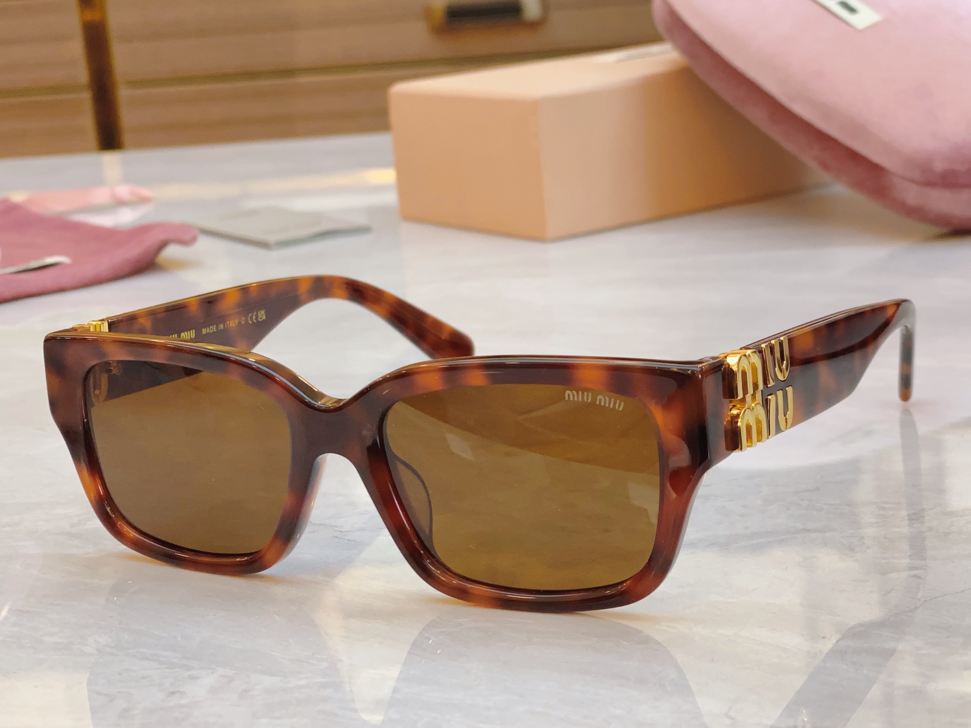 ，【MIU MI*】缪缪新款太阳镜，MODELMU A627S，SIZE：55口19-140