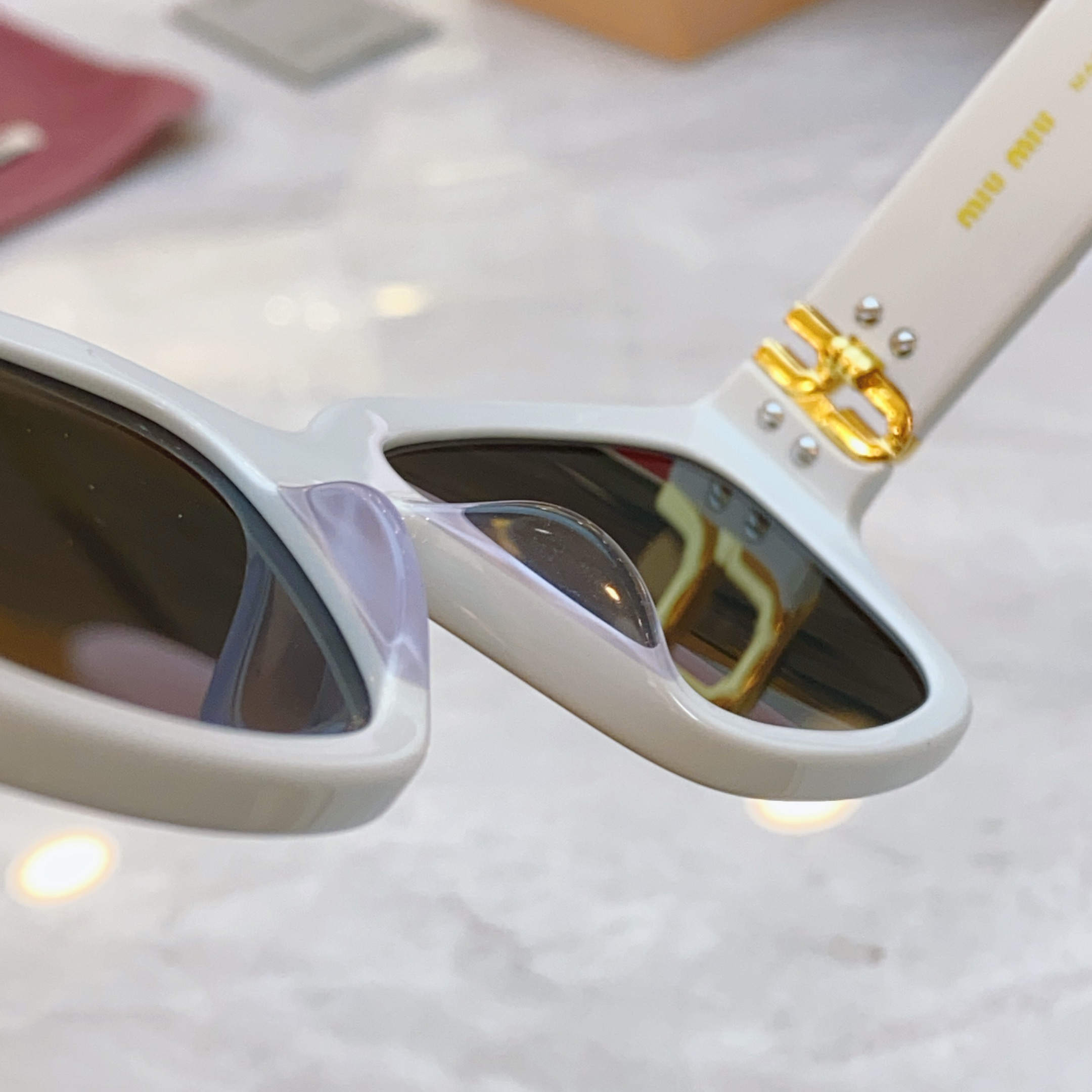 ，【MIU MI*】缪缪新款太阳镜，MODELMU A627S，SIZE：55口19-140