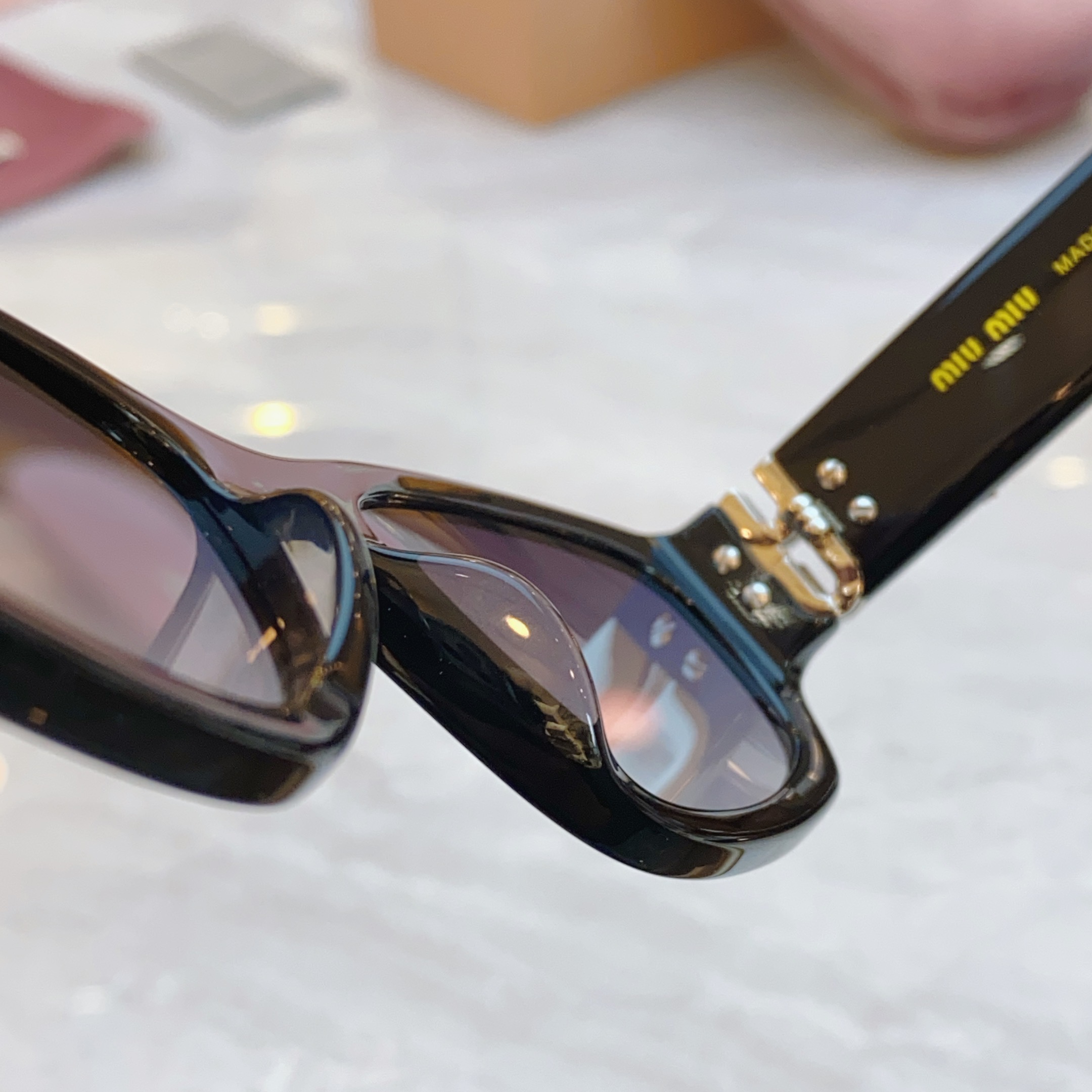 ，【MIU MI*】缪缪新款太阳镜，MODELMU A626S，SIZE：57口20-140