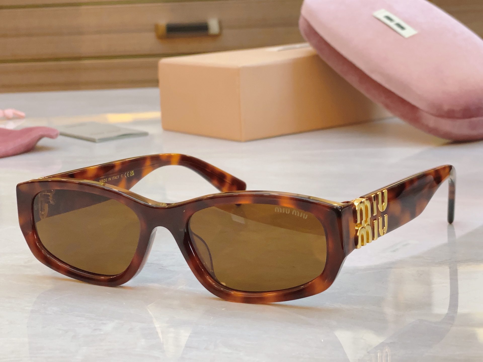 ，【MIU MI*】缪缪新款太阳镜，MODELMU A626S，SIZE：57口20-140