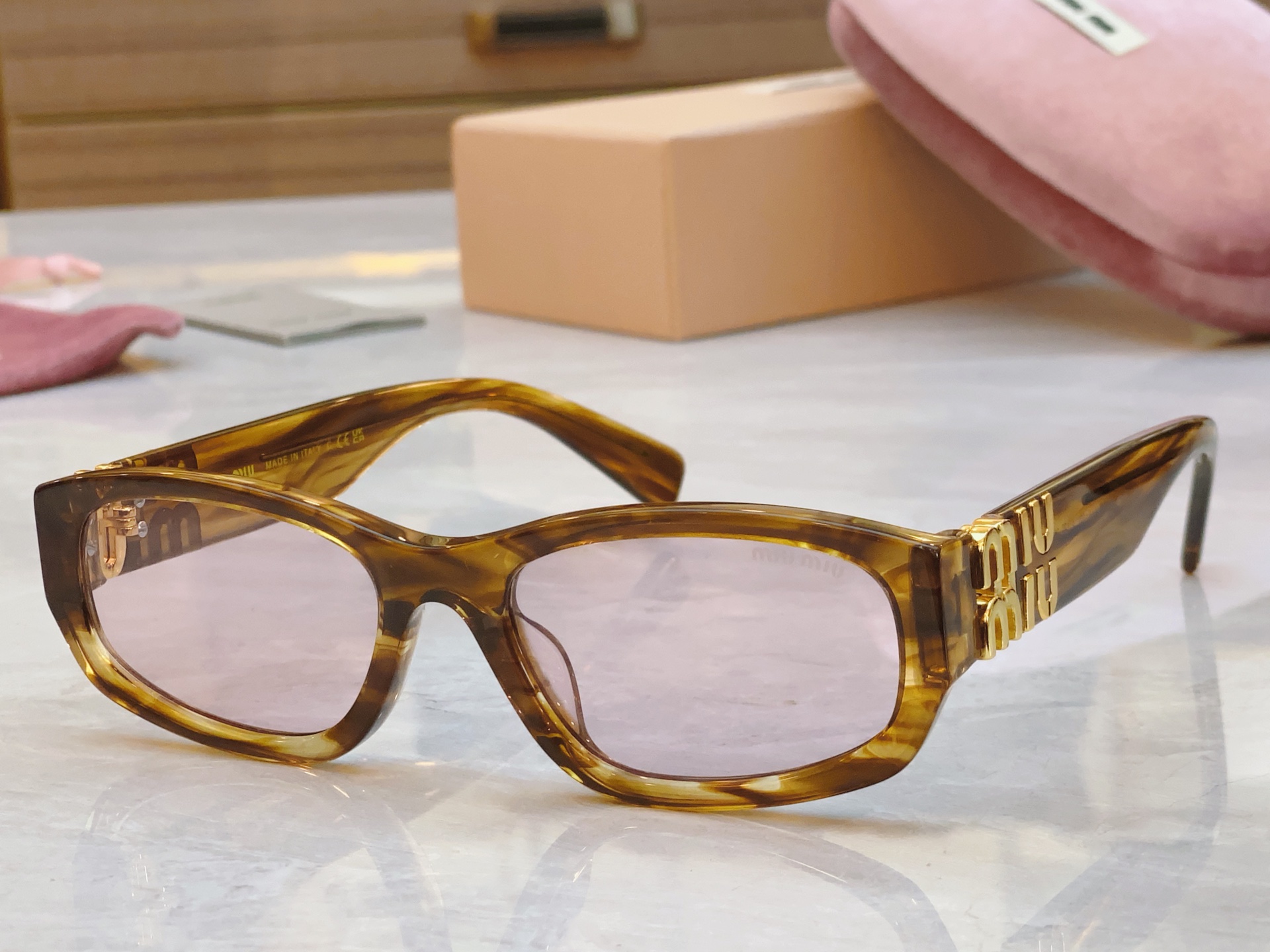 ，【MIU MI*】缪缪新款太阳镜，MODELMU A626S，SIZE：57口20-140