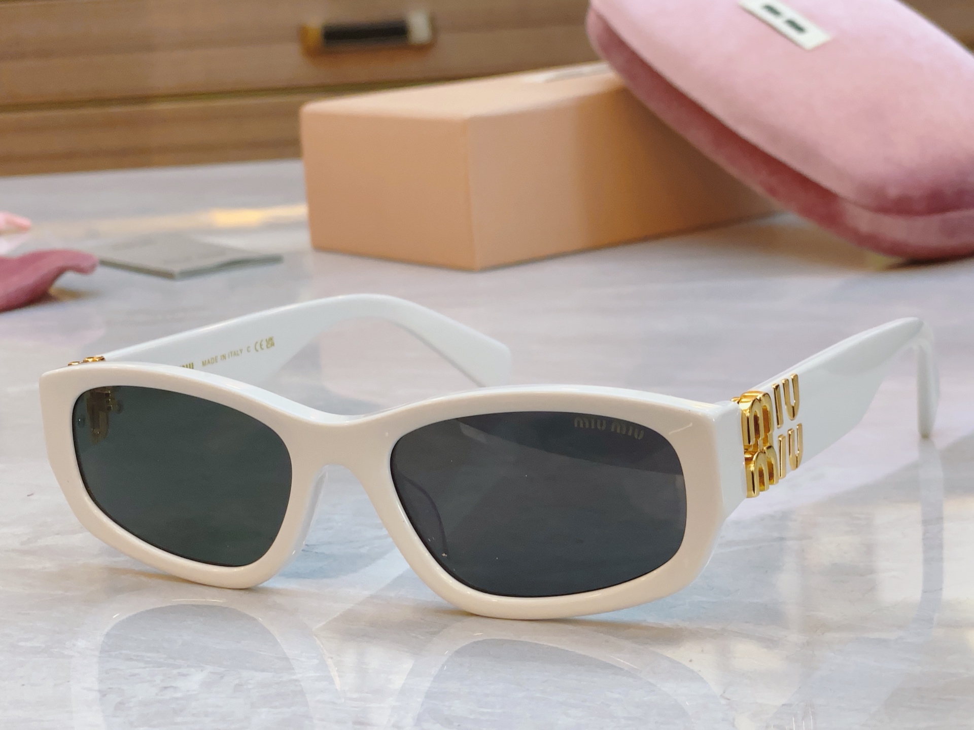 ，【MIU MI*】缪缪新款太阳镜，MODELMU A626S，SIZE：57口20-140