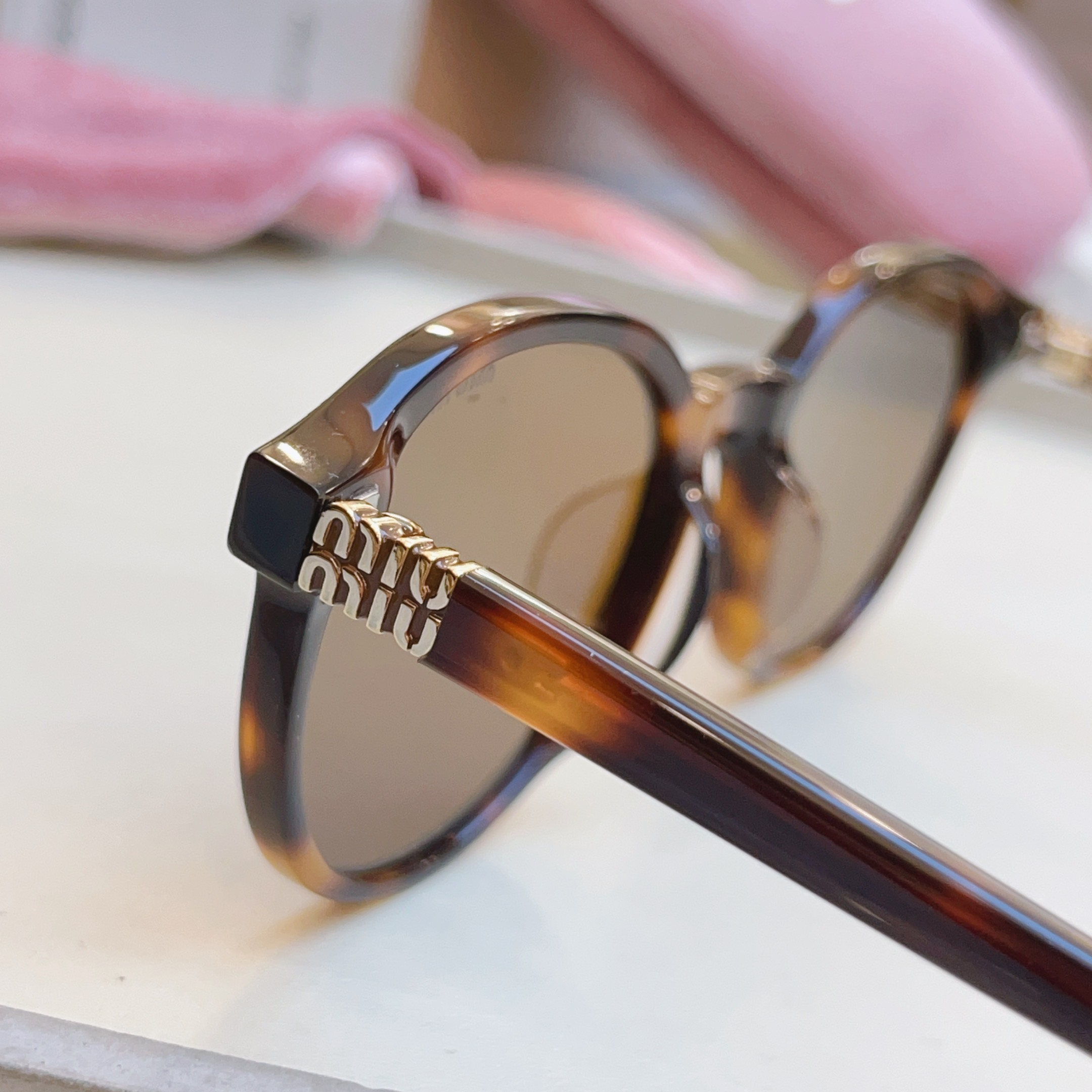 ，【MIUMI*】缪*缪新款太阳镜🕶️，Mod：VMU 02WVF，SIZE50口18-140