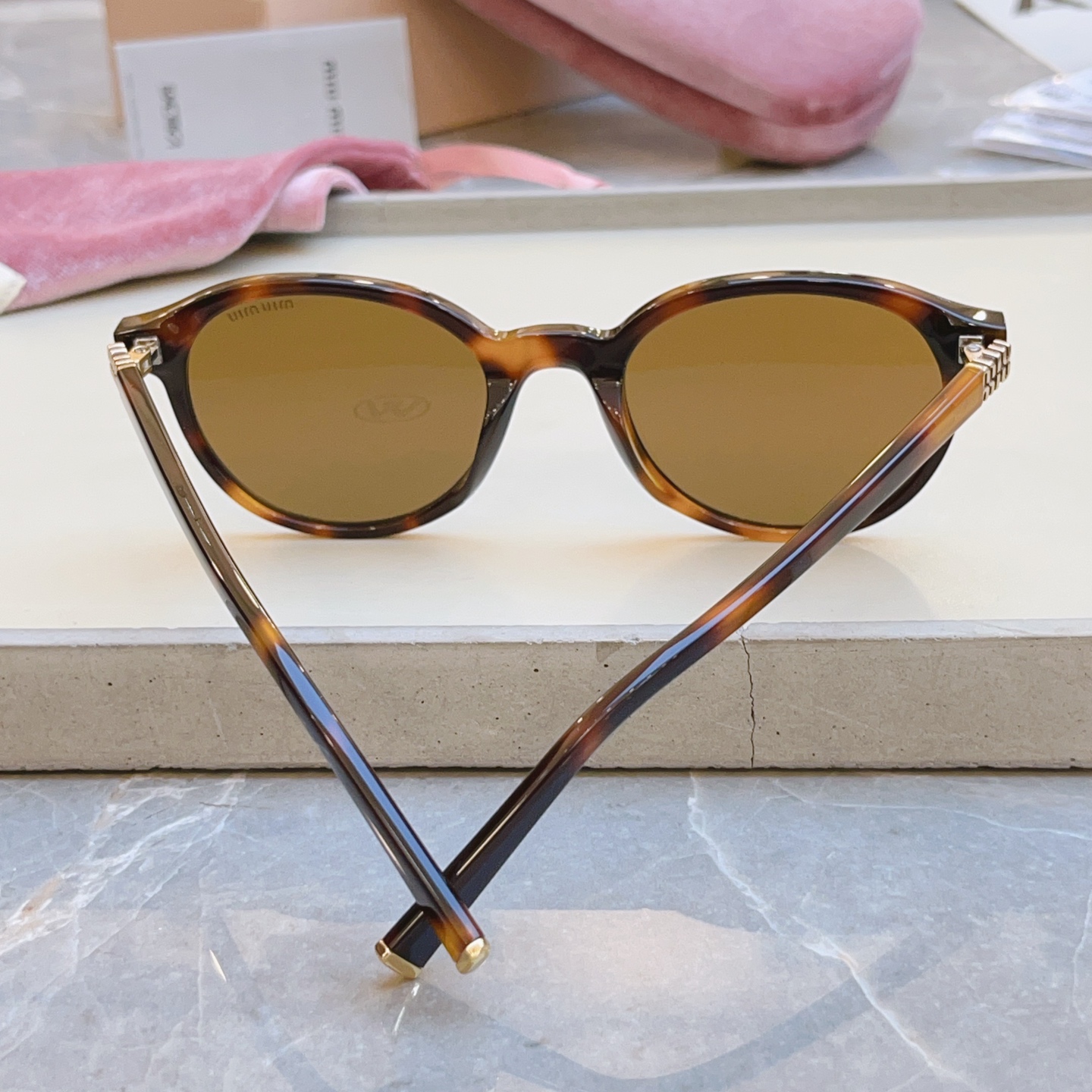 ，【MIUMI*】缪*缪新款太阳镜🕶️，Mod：VMU 02WVF，SIZE50口18-140