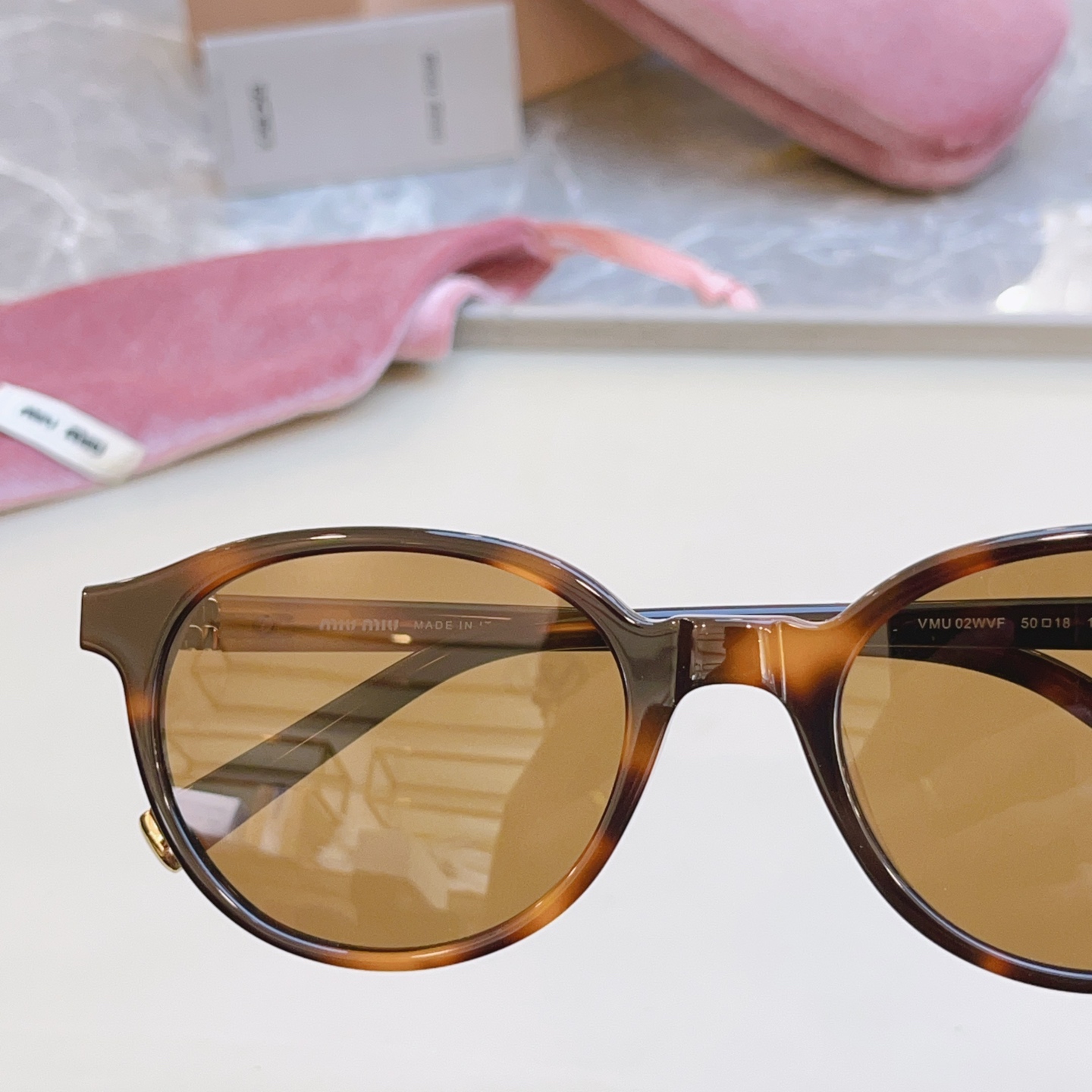 ，【MIUMI*】缪*缪新款太阳镜🕶️，Mod：VMU 02WVF，SIZE50口18-140