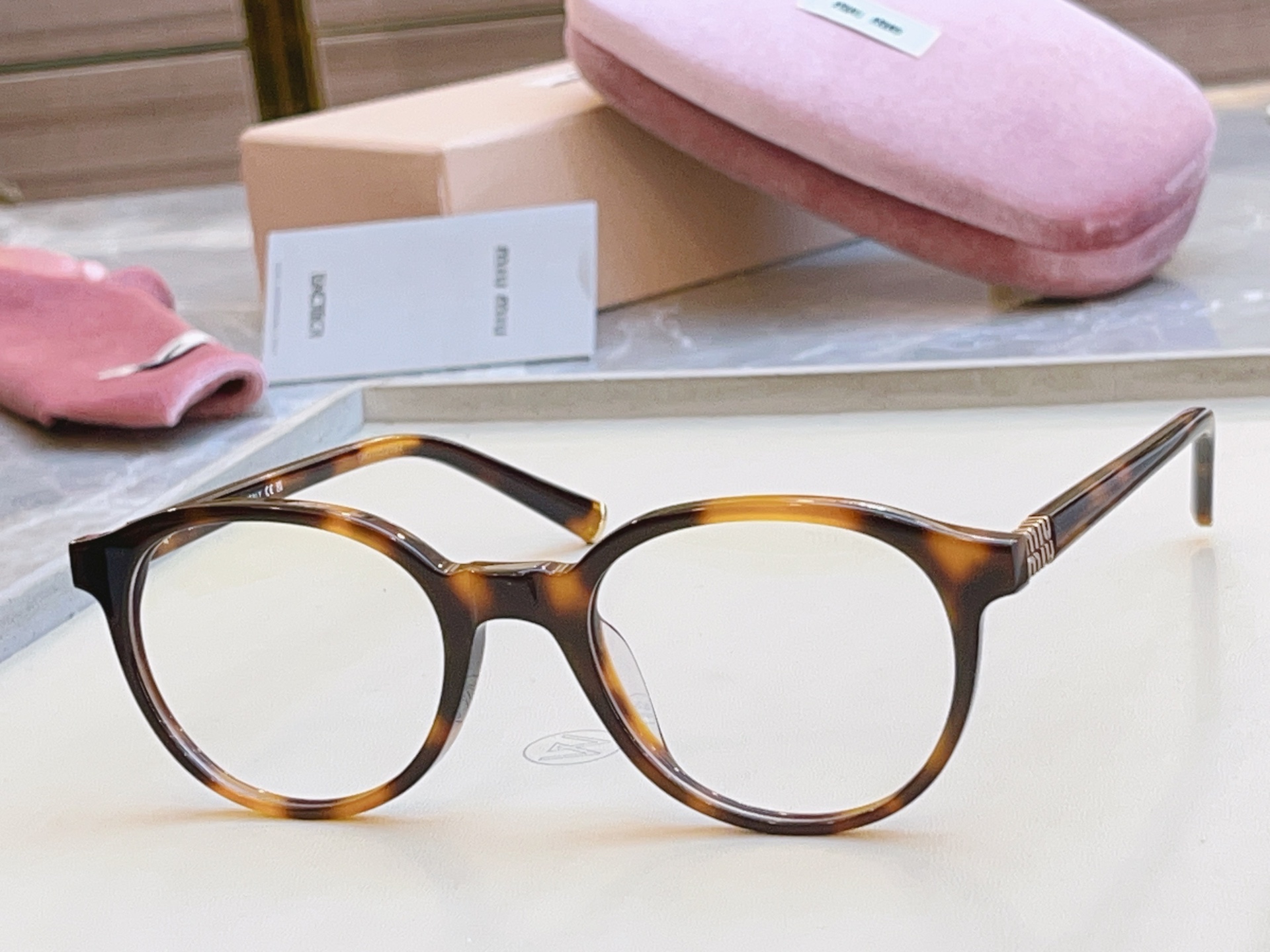 ，【MIUMI*】缪*缪新款太阳镜🕶️，Mod：VMU 02WVF，SIZE50口18-140