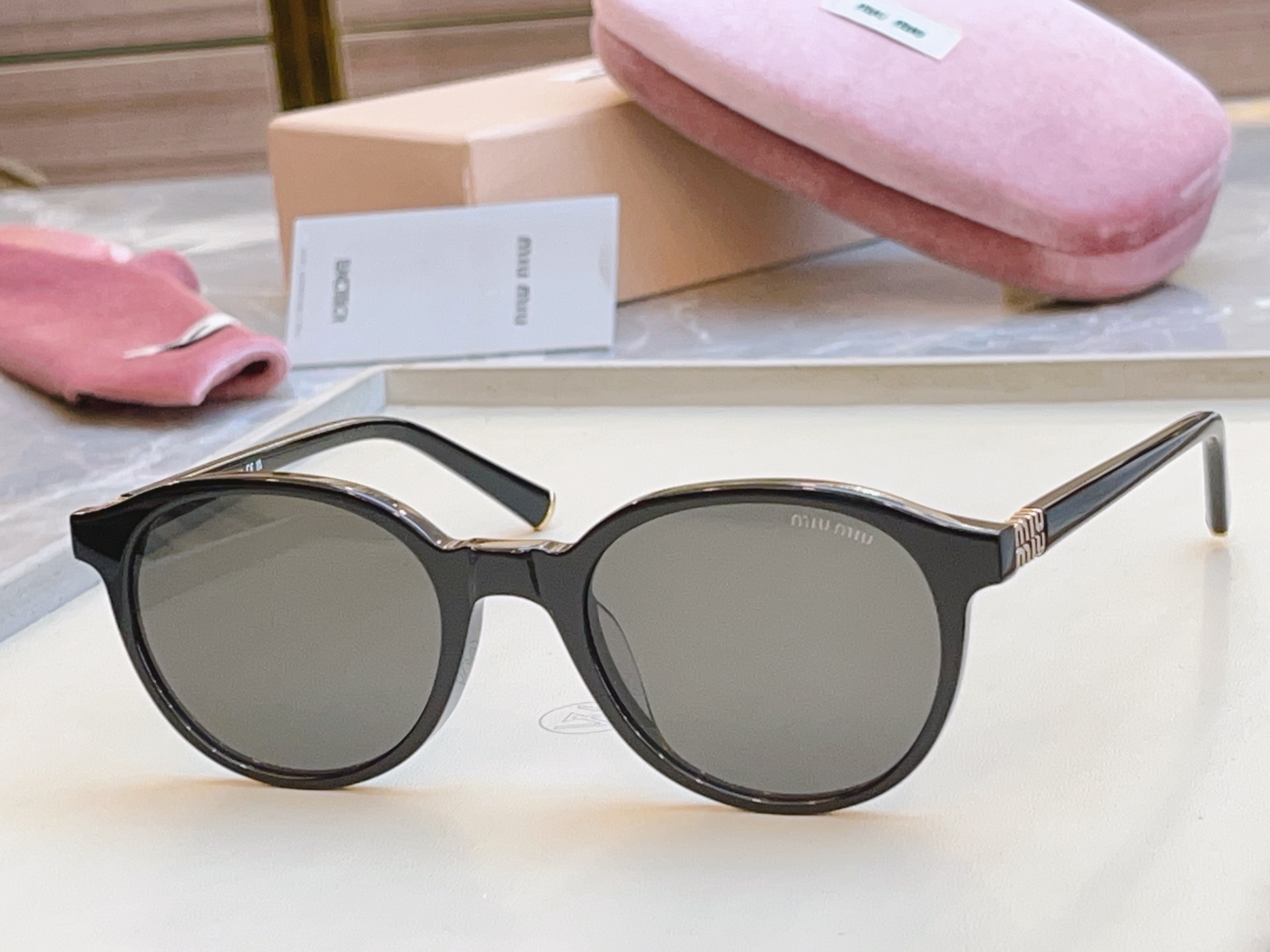 ，【MIUMI*】缪*缪新款太阳镜🕶️，Mod：VMU 02WVF，SIZE50口18-140