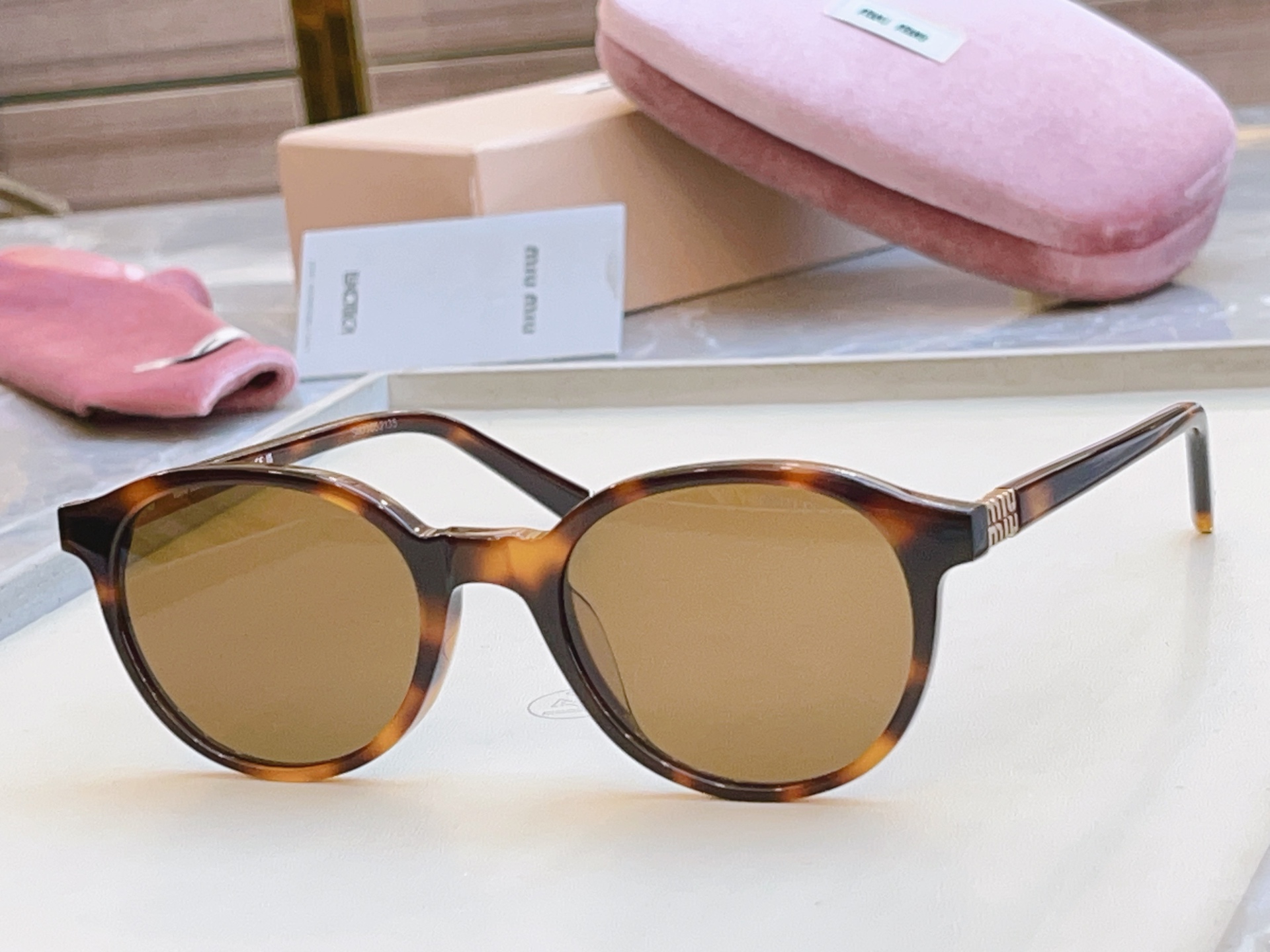 ，【MIUMI*】缪*缪新款太阳镜🕶️，Mod：VMU 02WVF，SIZE50口18-140