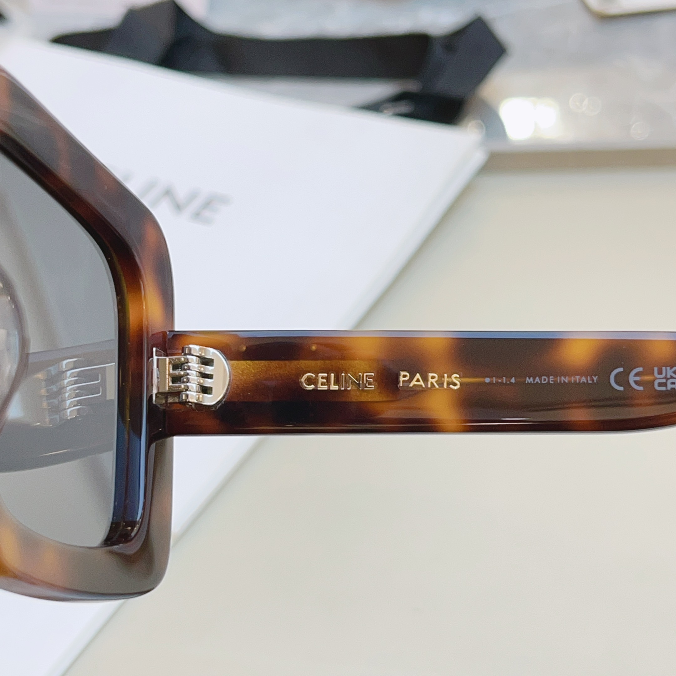 ，【CELIN*】赛*琳新款太阳镜， 高版本✨MODELCL40304U，SIZE 56口23-140