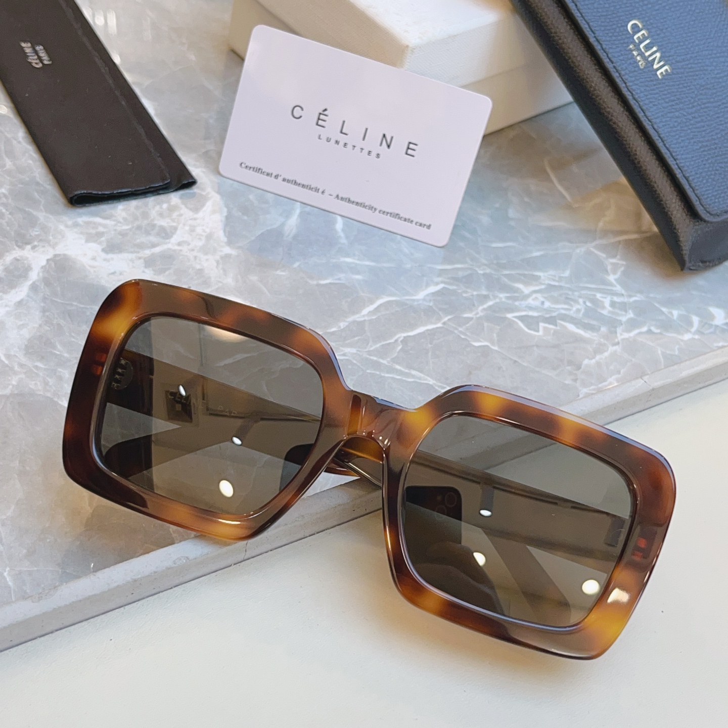 ，【CELIN*】赛*琳新款太阳镜， 高版本✨MODELCL40304U，SIZE 56口23-140