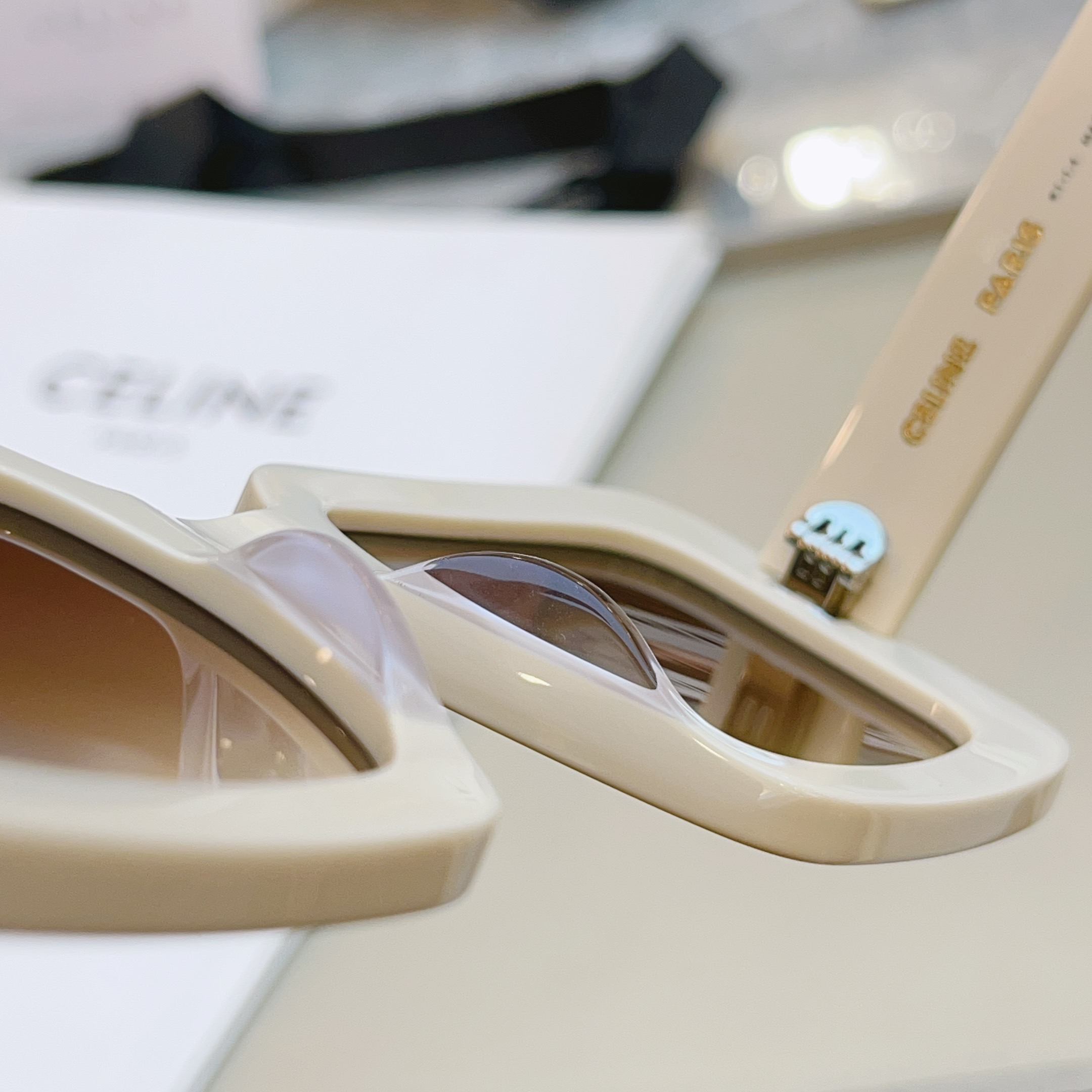 ，【CELIN*】赛*琳新款太阳镜， 高版本✨MODELCL40304U，SIZE 56口23-140