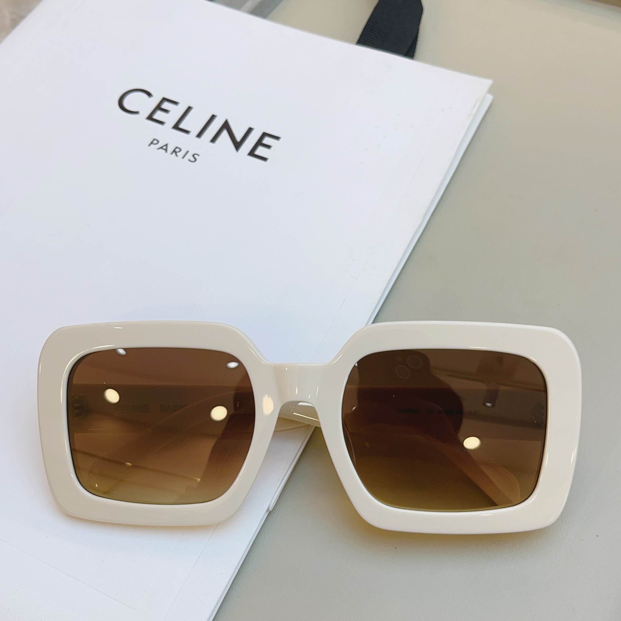 ，【CELIN*】赛*琳新款太阳镜， 高版本✨MODELCL40304U，SIZE 56口23-140