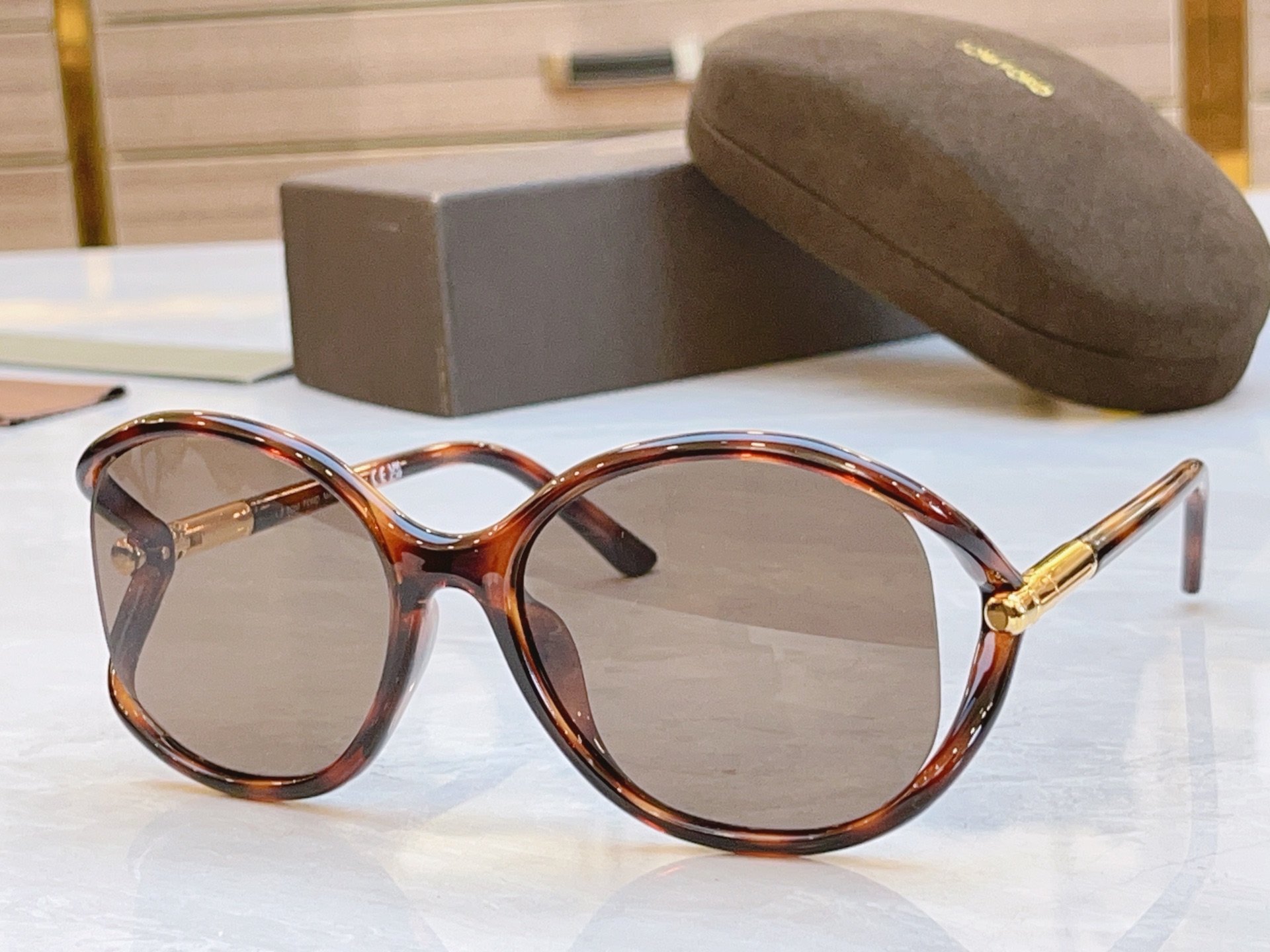 ，【TOM FOR*】汤姆*福特新款太阳镜🕶️，MODEL：FT 1090，SIZE：59口18-120