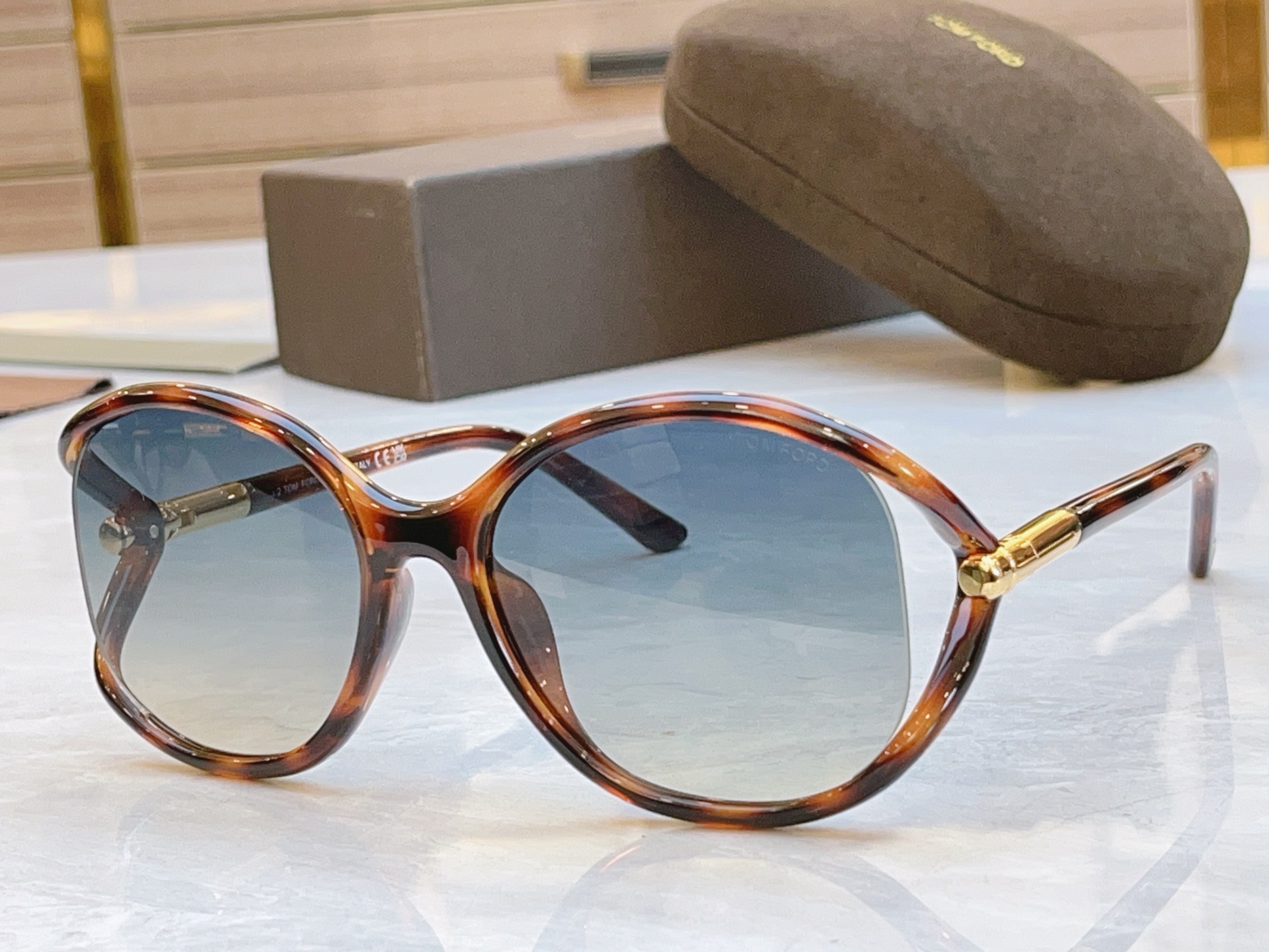 ，【TOM FOR*】汤姆*福特新款太阳镜🕶️，MODEL：FT 1090，SIZE：59口18-120