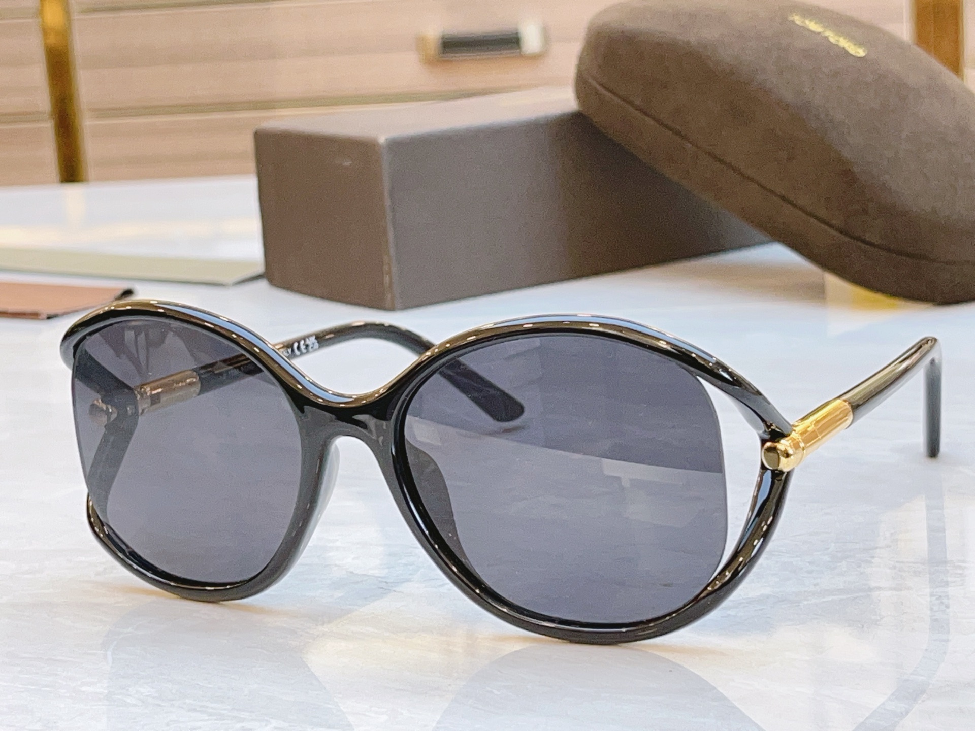 ，【TOM FOR*】汤姆*福特新款太阳镜🕶️，MODEL：FT 1090，SIZE：59口18-120