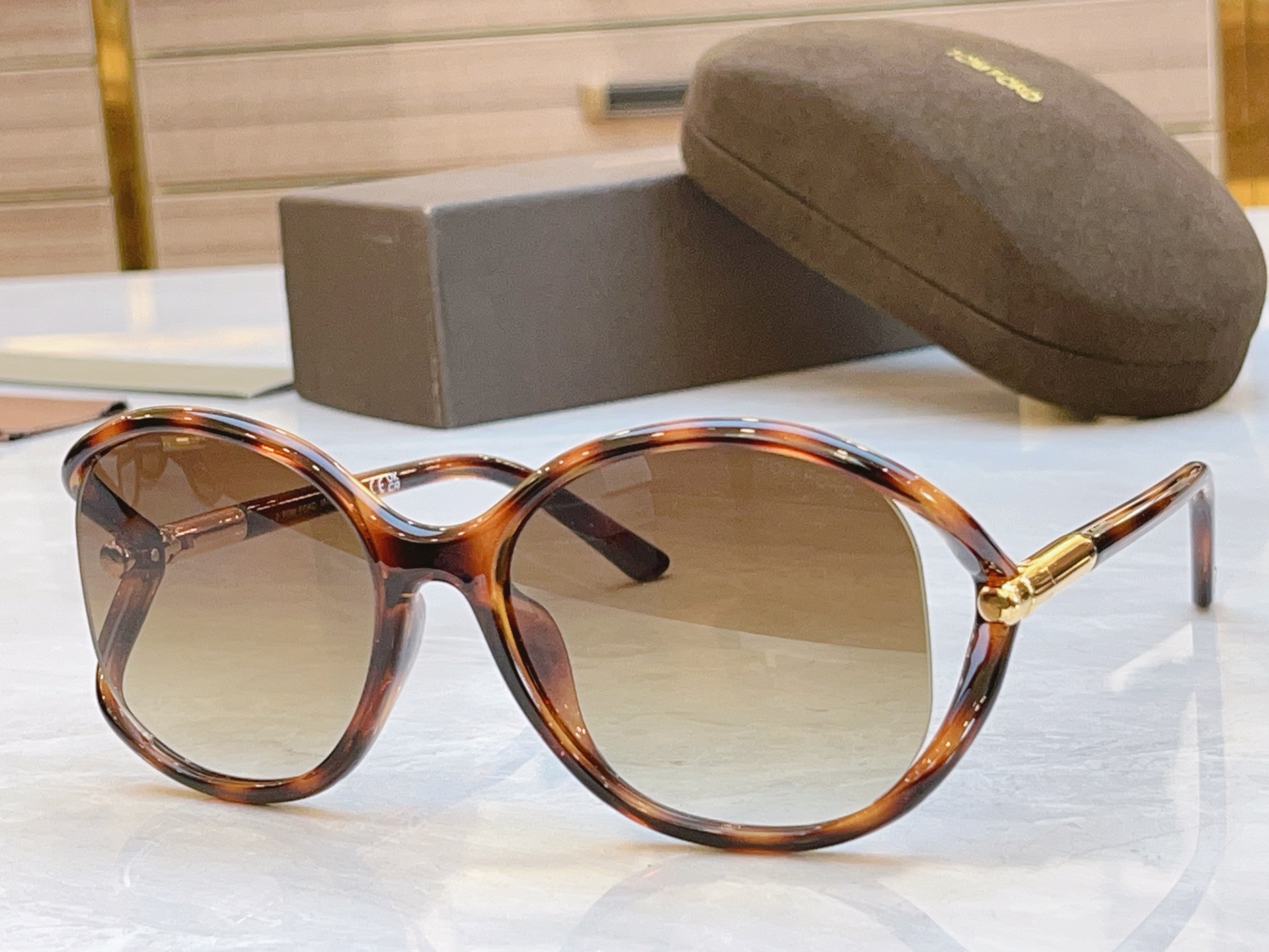 ，【TOM FOR*】汤姆*福特新款太阳镜🕶️，MODEL：FT 1090，SIZE：59口18-120