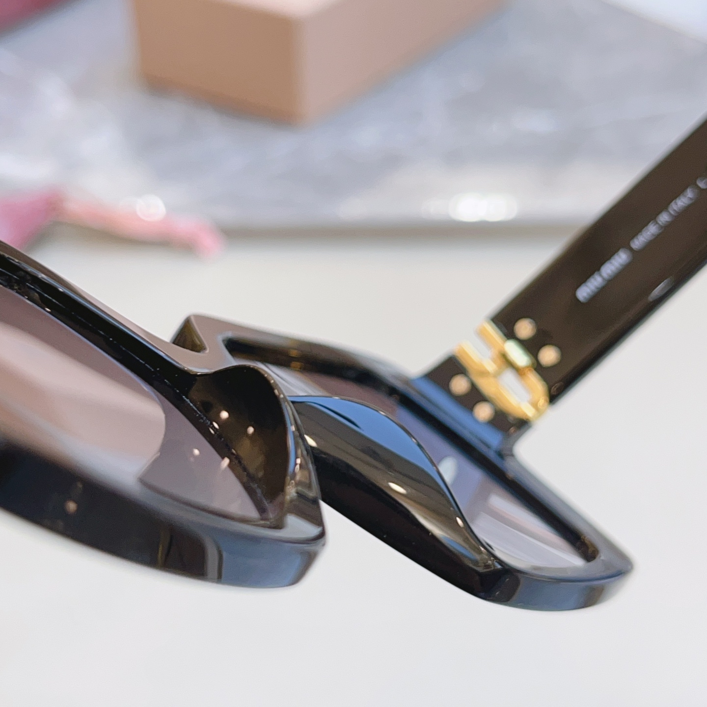 ，【MIUMI*】缪*缪新款太阳镜🕶️，Mod:SMU 10Y，高版本✨SIZE:56口17-135