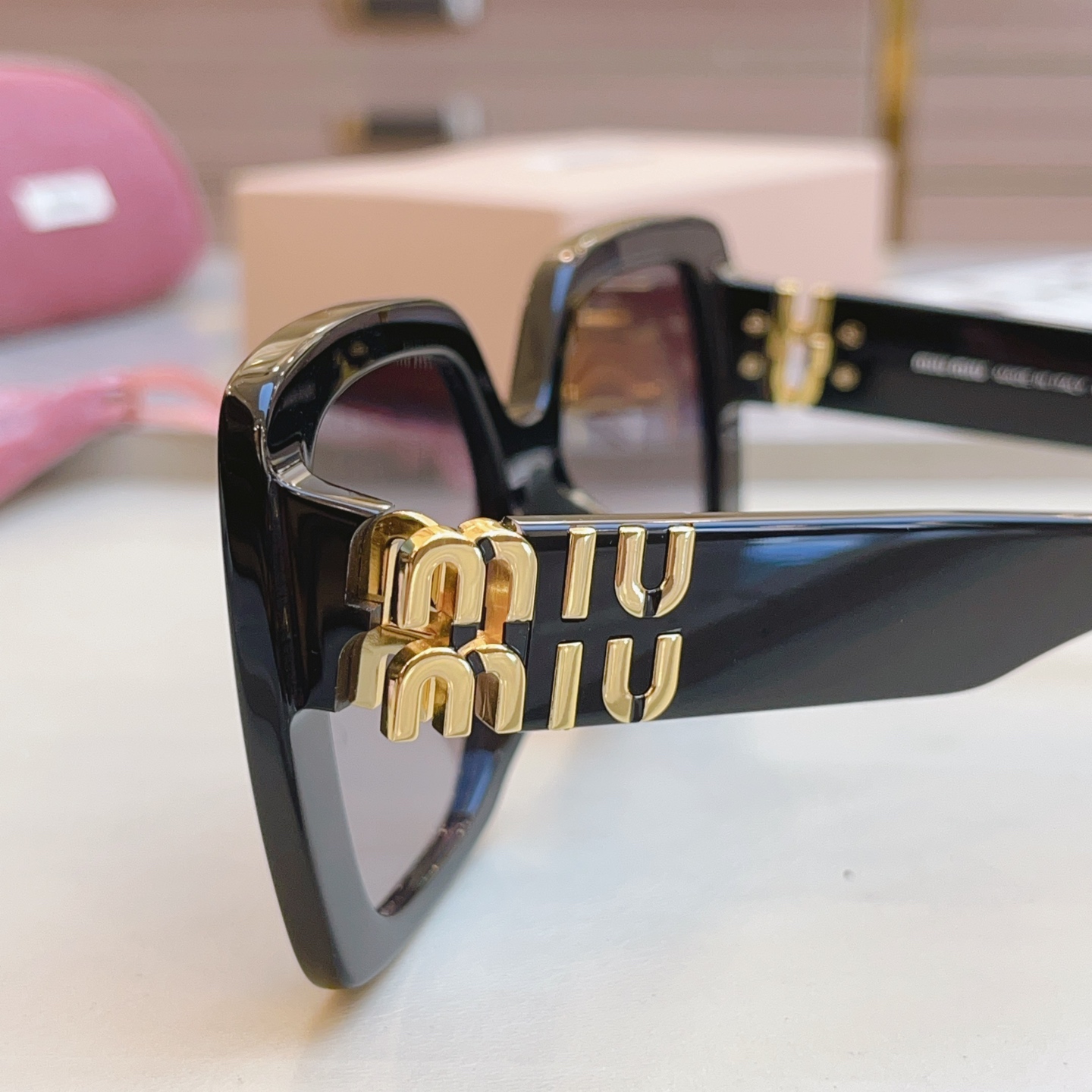，【MIUMI*】缪*缪新款太阳镜🕶️，Mod:SMU 10Y，高版本✨SIZE:56口17-135