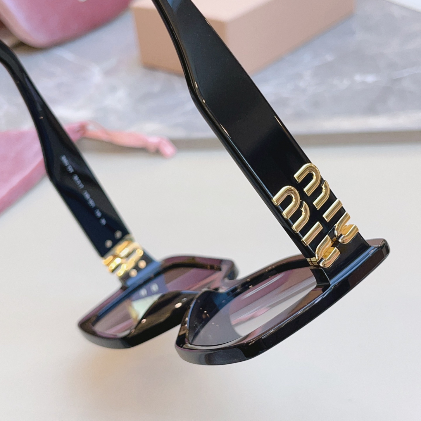 ，【MIUMI*】缪*缪新款太阳镜🕶️，Mod:SMU 10Y，高版本✨SIZE:56口17-135