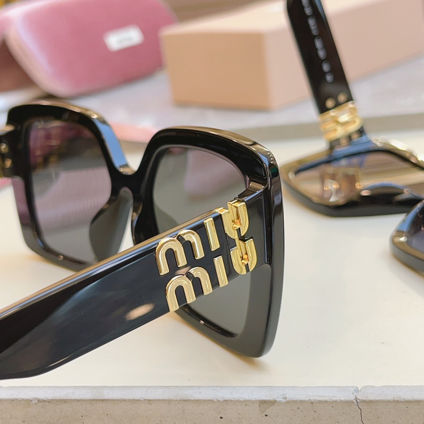，【MIUMI*】缪*缪新款太阳镜🕶️，ModSMU 10Y，高版本✨SIZE56口17-135