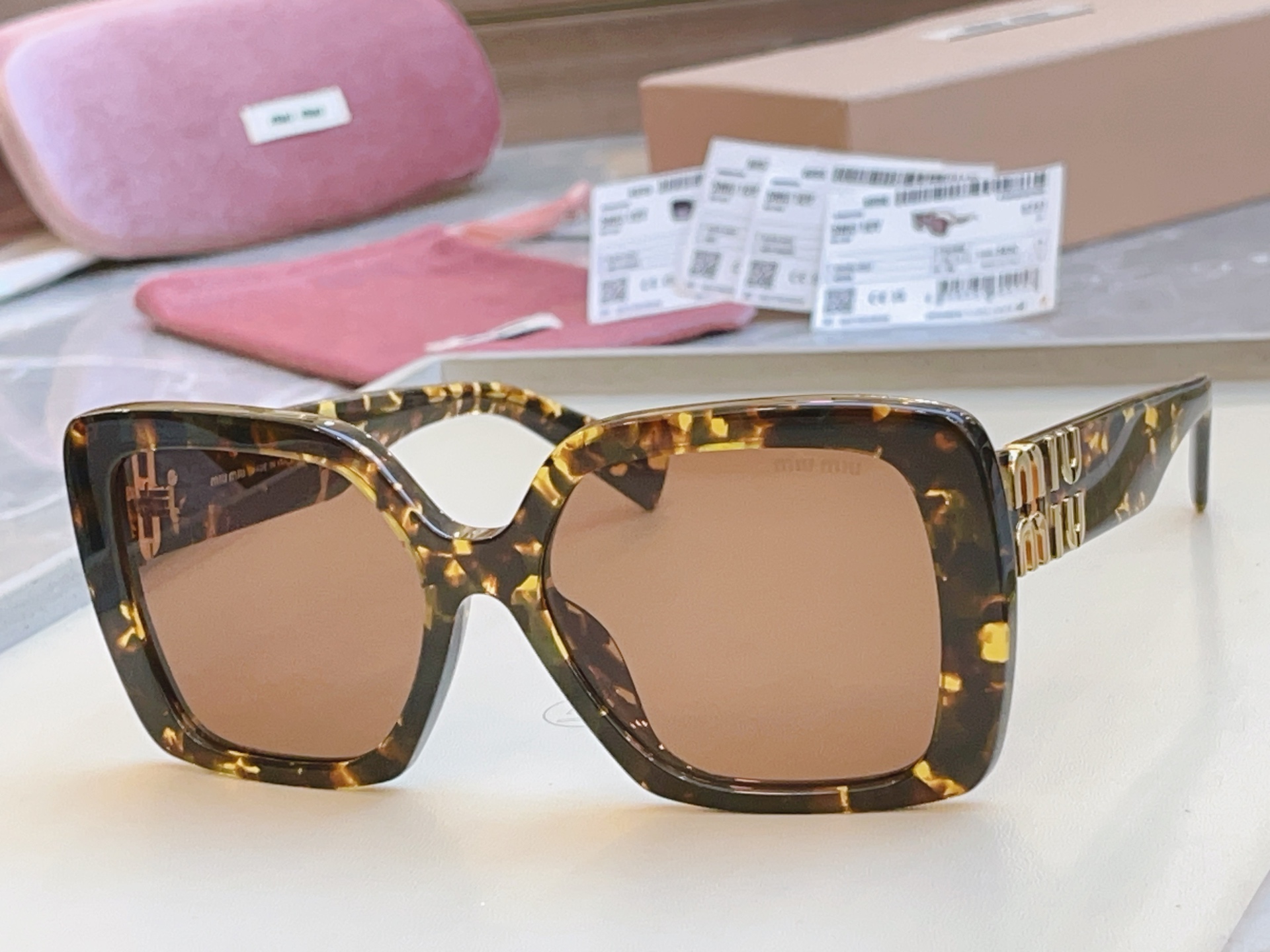 ，【MIUMI*】缪*缪新款太阳镜🕶️，ModSMU 10Y，高版本✨SIZE56口17-135