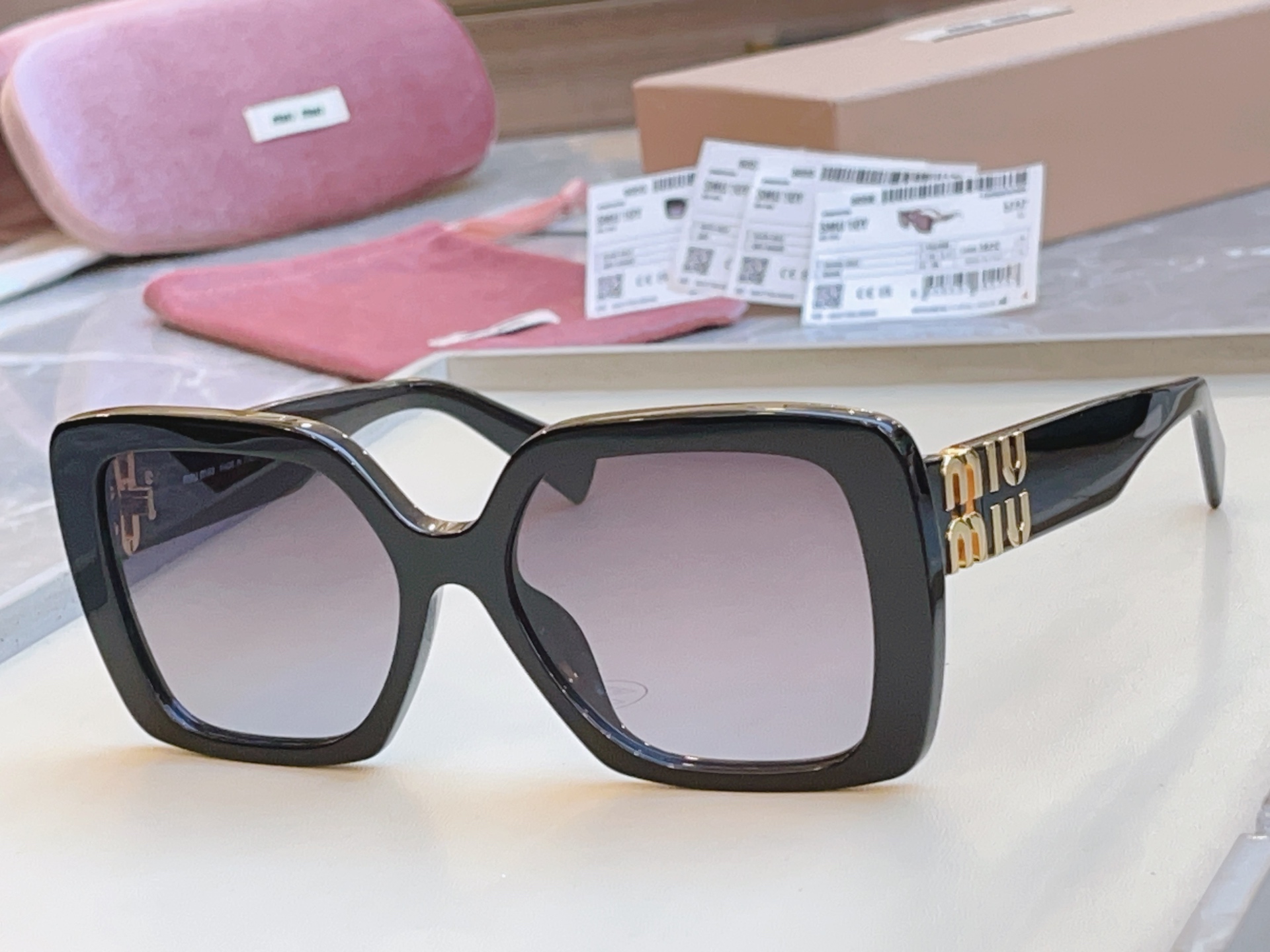 ，【MIUMI*】缪*缪新款太阳镜🕶️，ModSMU 10Y，高版本✨SIZE56口17-135