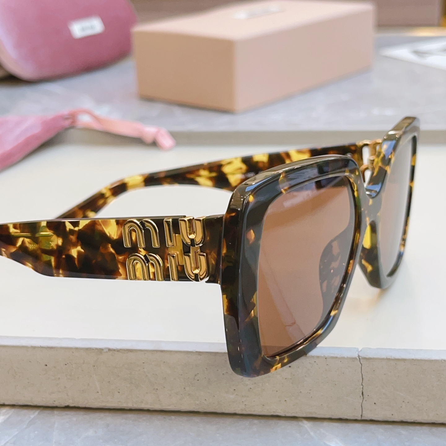 ，【MIUMI*】缪*缪新款太阳镜🕶️，ModSMU 10Y，高版本✨SIZE56口17-135