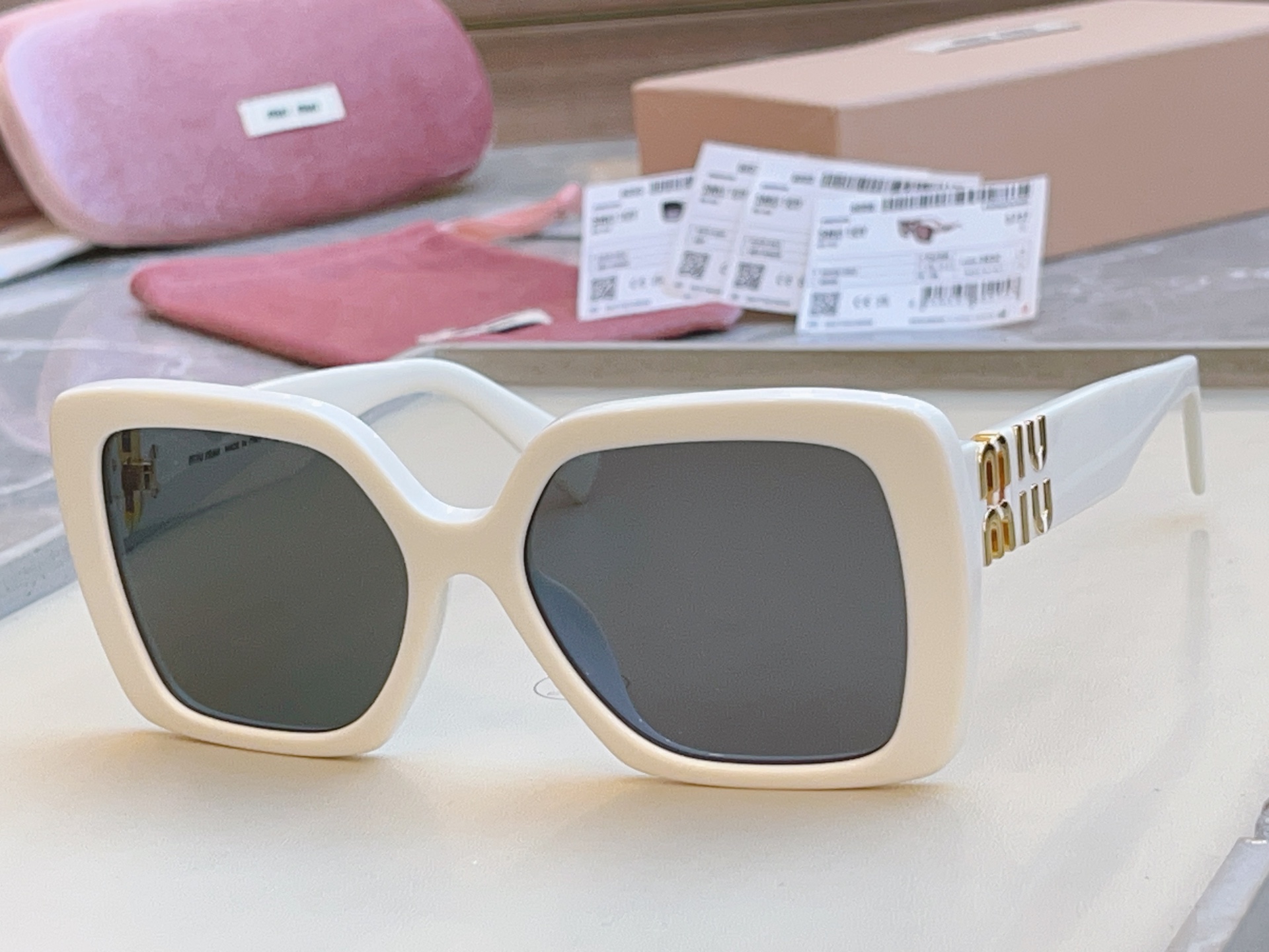 ，【MIUMI*】缪*缪新款太阳镜🕶️，ModSMU 10Y，高版本✨SIZE56口17-135