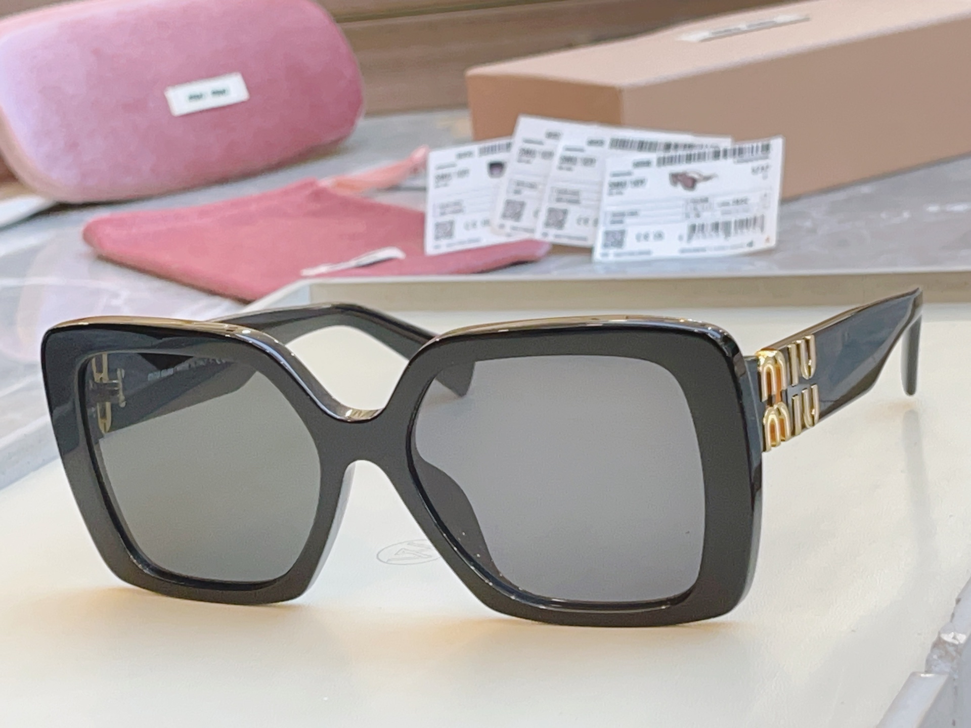 ，【MIUMI*】缪*缪新款太阳镜🕶️，ModSMU 10Y，高版本✨SIZE56口17-135