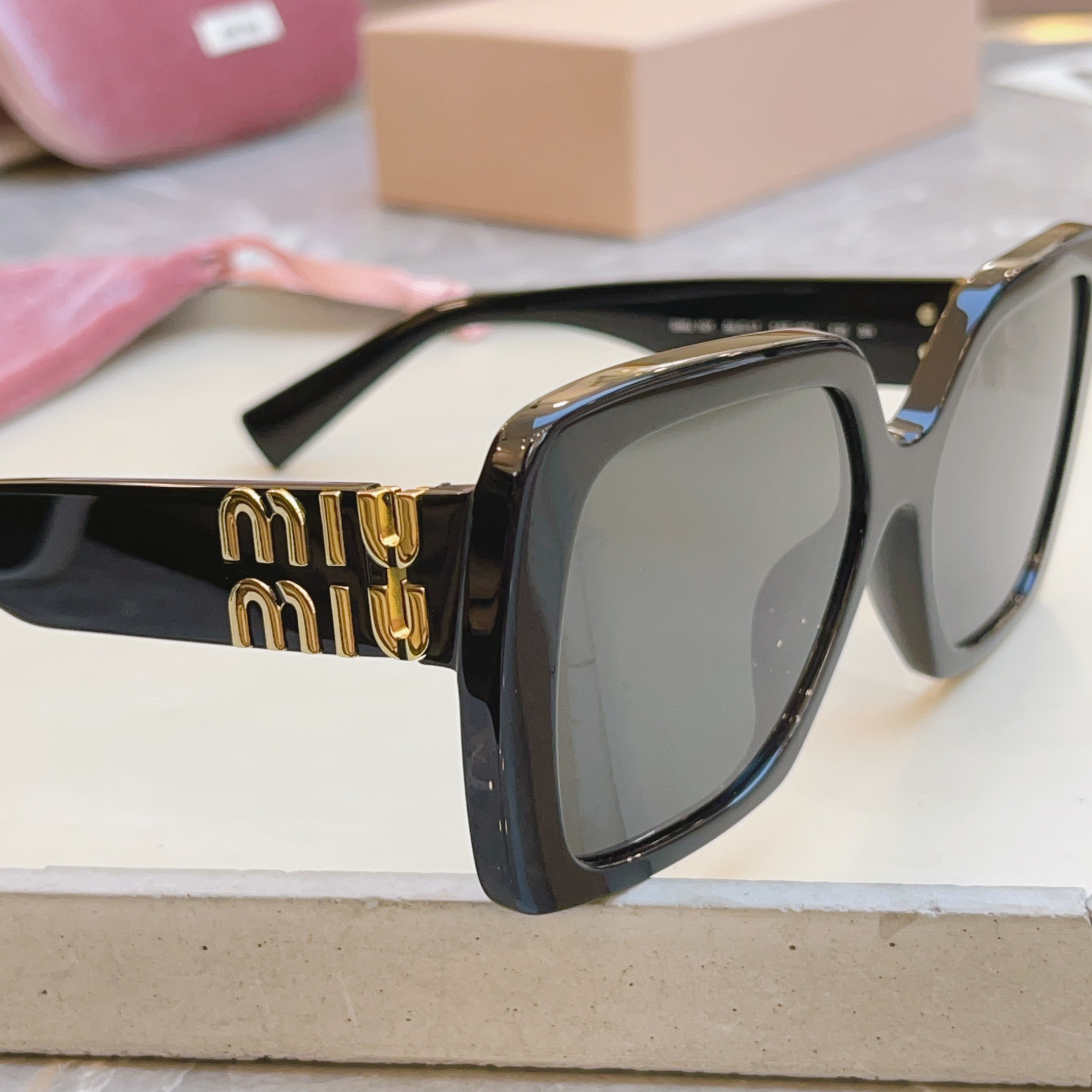 ，【MIUMI*】缪*缪新款太阳镜🕶️，Mod:SMU 10Y，高版本✨SIZE:56口17-135