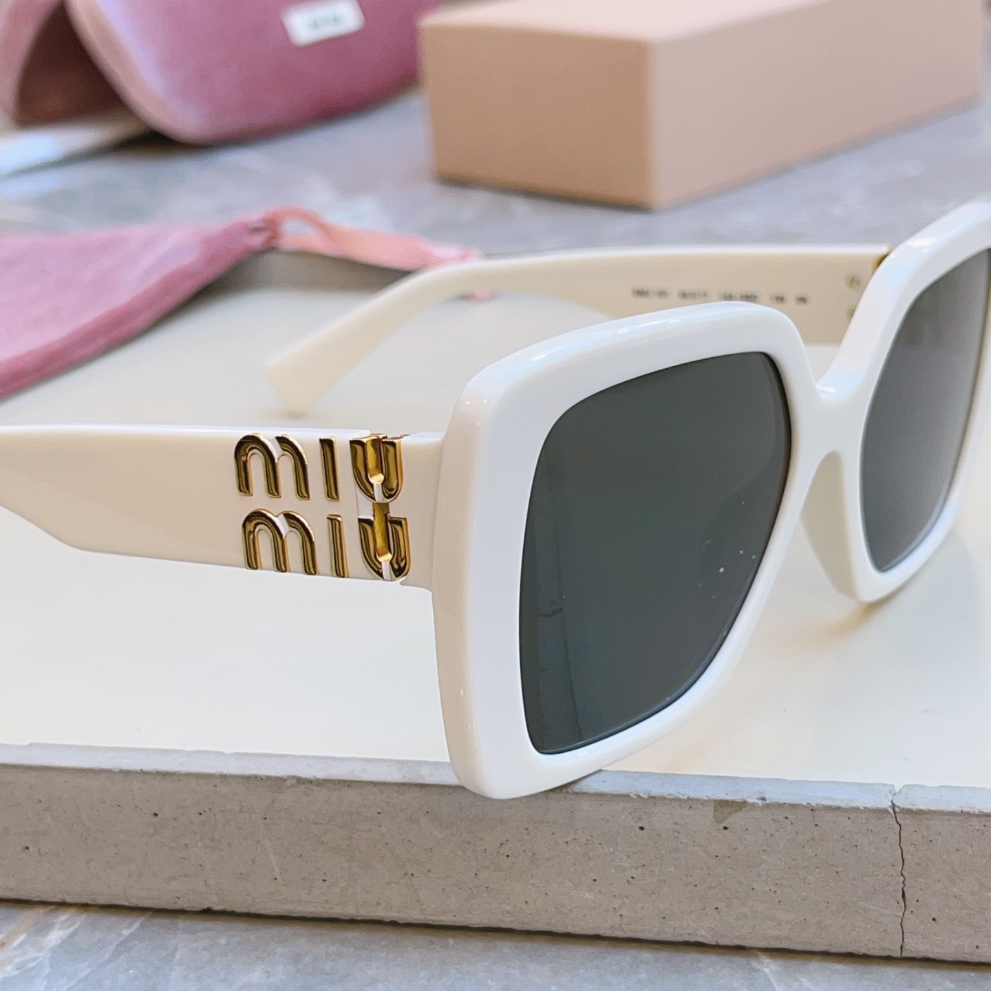 ，【MIUMI*】缪*缪新款太阳镜🕶️，Mod:SMU 10Y，高版本✨SIZE:56口17-135