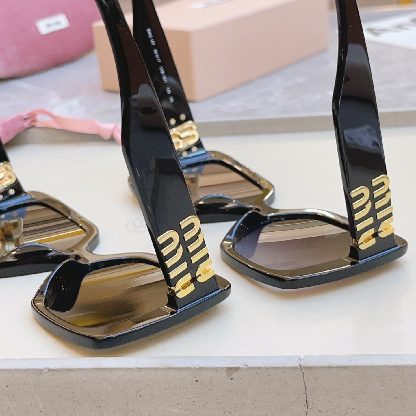 ，【MIUMI*】缪*缪新款太阳镜🕶️，Mod:SMU 10Y，高版本✨SIZE:56口17-135