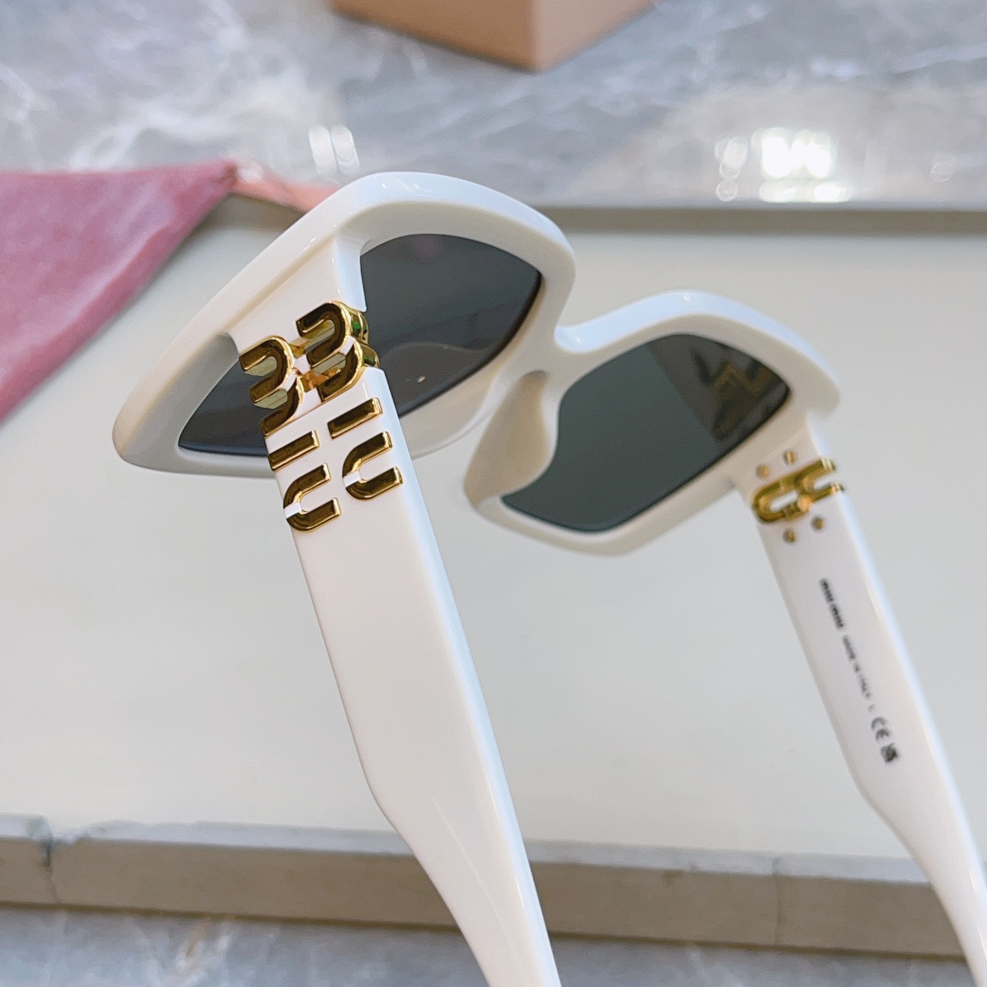 ，【MIUMI*】缪*缪新款太阳镜🕶️，Mod:SMU 10Y，高版本✨SIZE:56口17-135