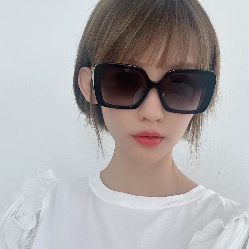 ，【MIUMI*】缪*缪新款太阳镜🕶️，ModSMU 10Y，高版本✨SIZE56口17-135