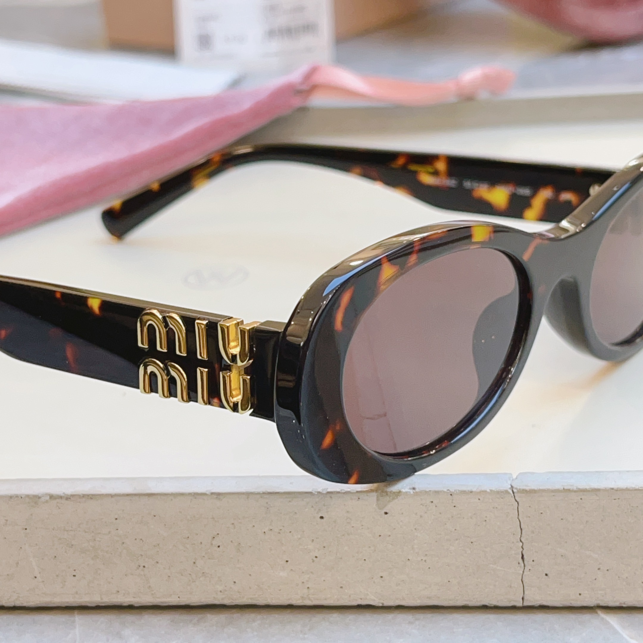 ，【MIUMI*】缪*缪新款太阳镜🕶️，ModSMU 06Z，高版本✨SIZE55口20-140
