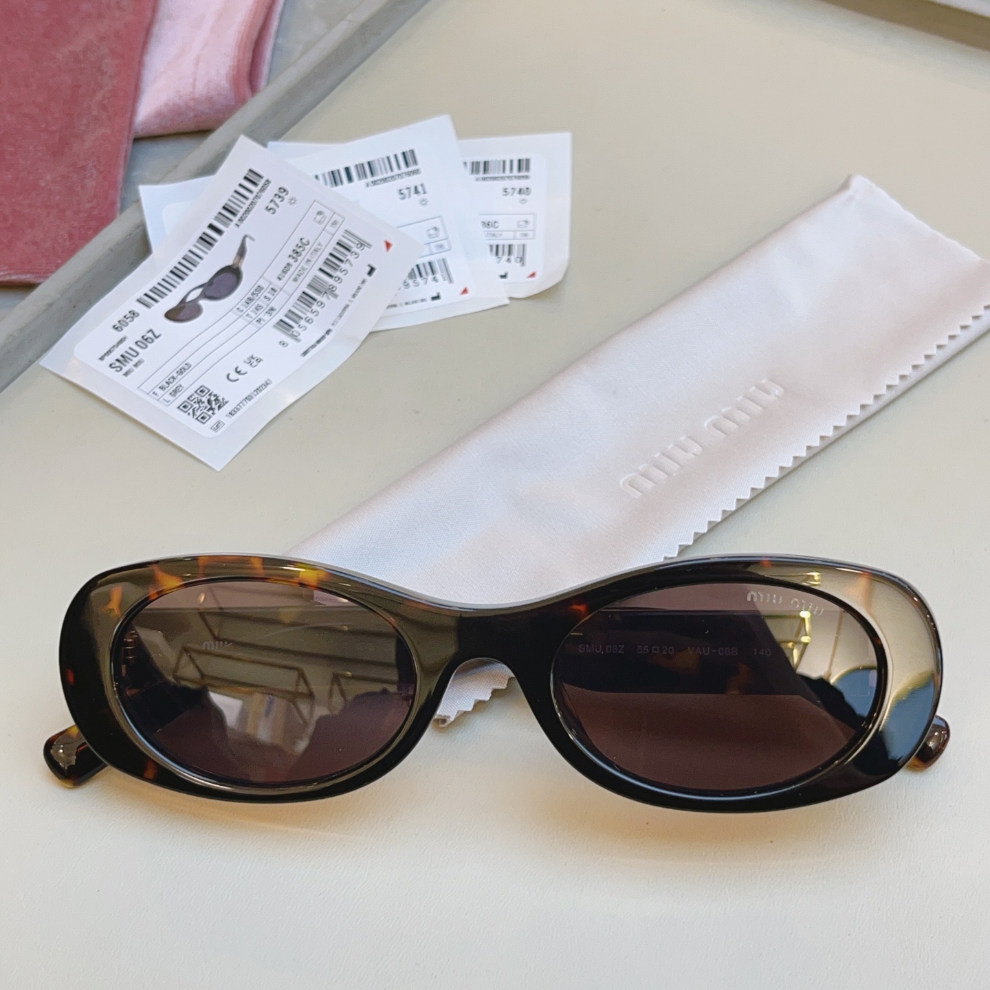 ，【MIUMI*】缪*缪新款太阳镜🕶️，ModSMU 06Z，高版本✨SIZE55口20-140
