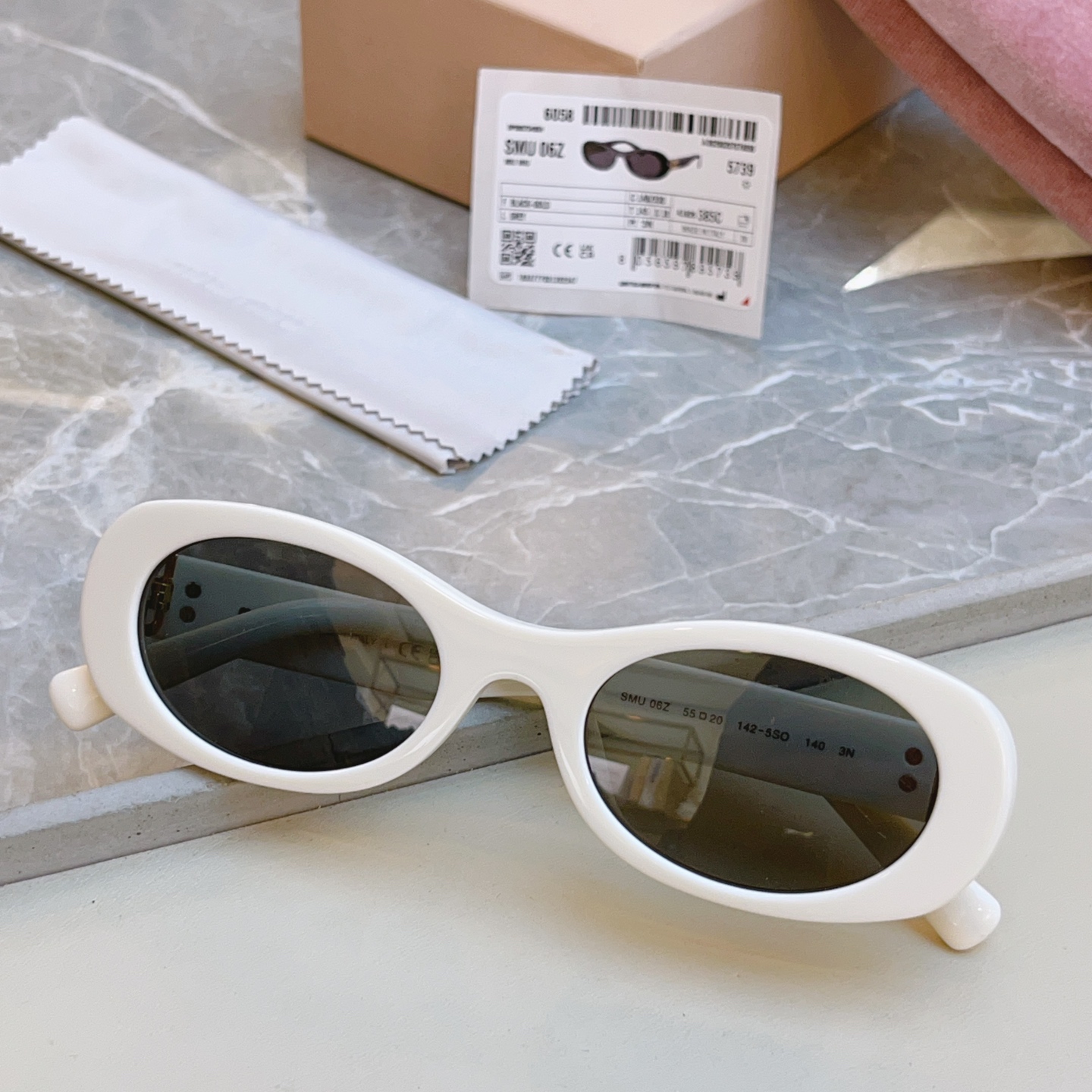 ，【MIUMI*】缪*缪新款太阳镜🕶️，ModSMU 06Z，高版本✨SIZE55口20-140