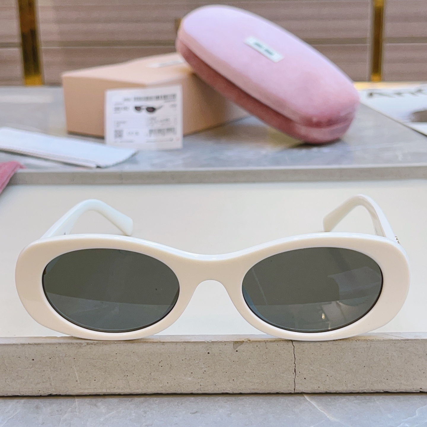 ，【MIUMI*】缪*缪新款太阳镜🕶️，ModSMU 06Z，高版本✨SIZE55口20-140