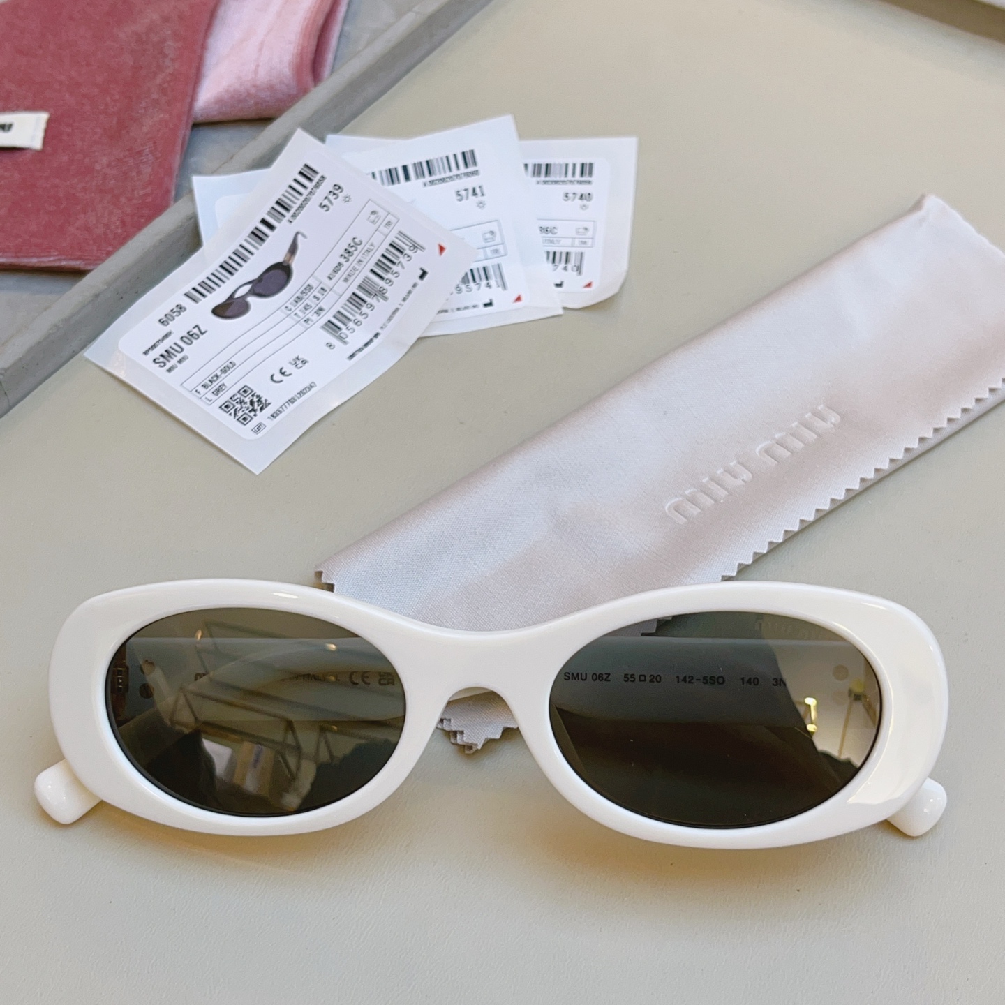 ，【MIUMI*】缪*缪新款太阳镜🕶️，ModSMU 06Z，高版本✨SIZE55口20-140