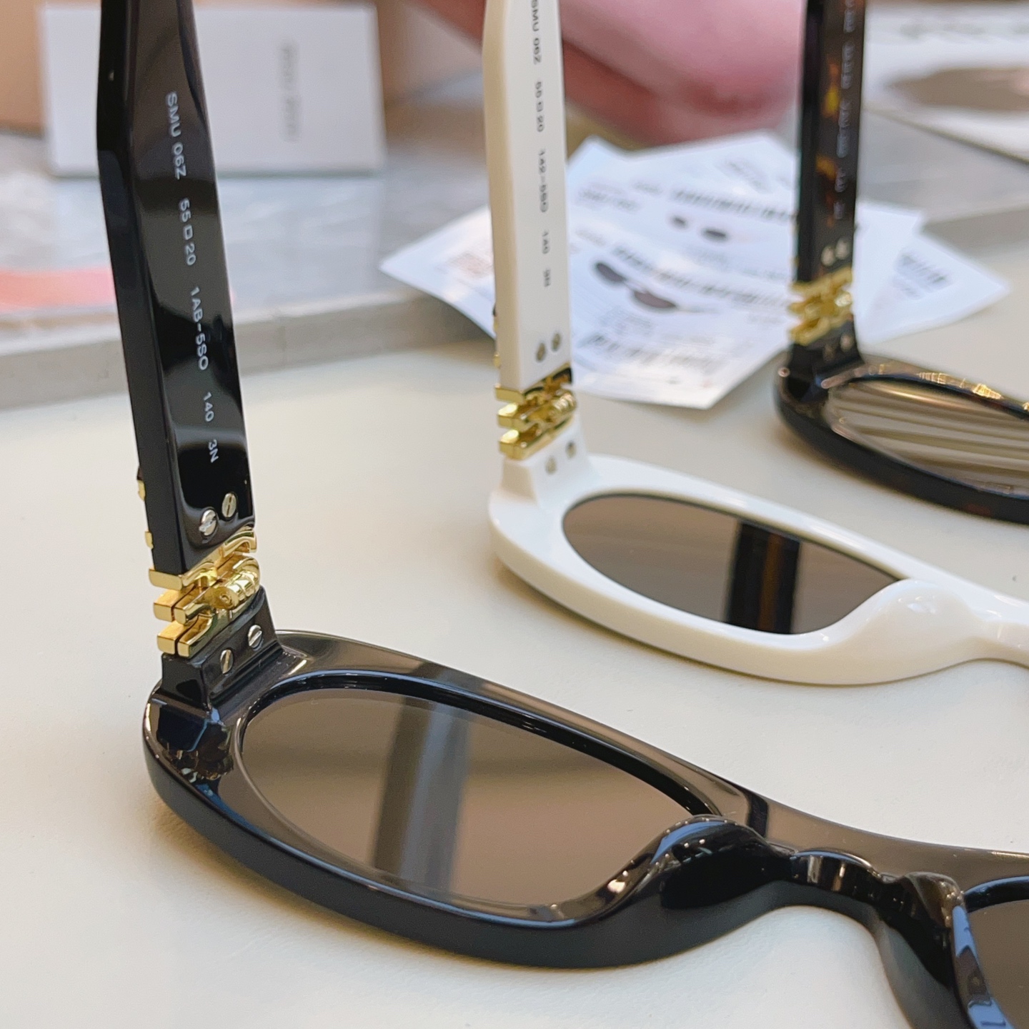 ，【MIUMI*】缪*缪新款太阳镜🕶️，ModSMU 06Z，高版本✨SIZE55口20-140