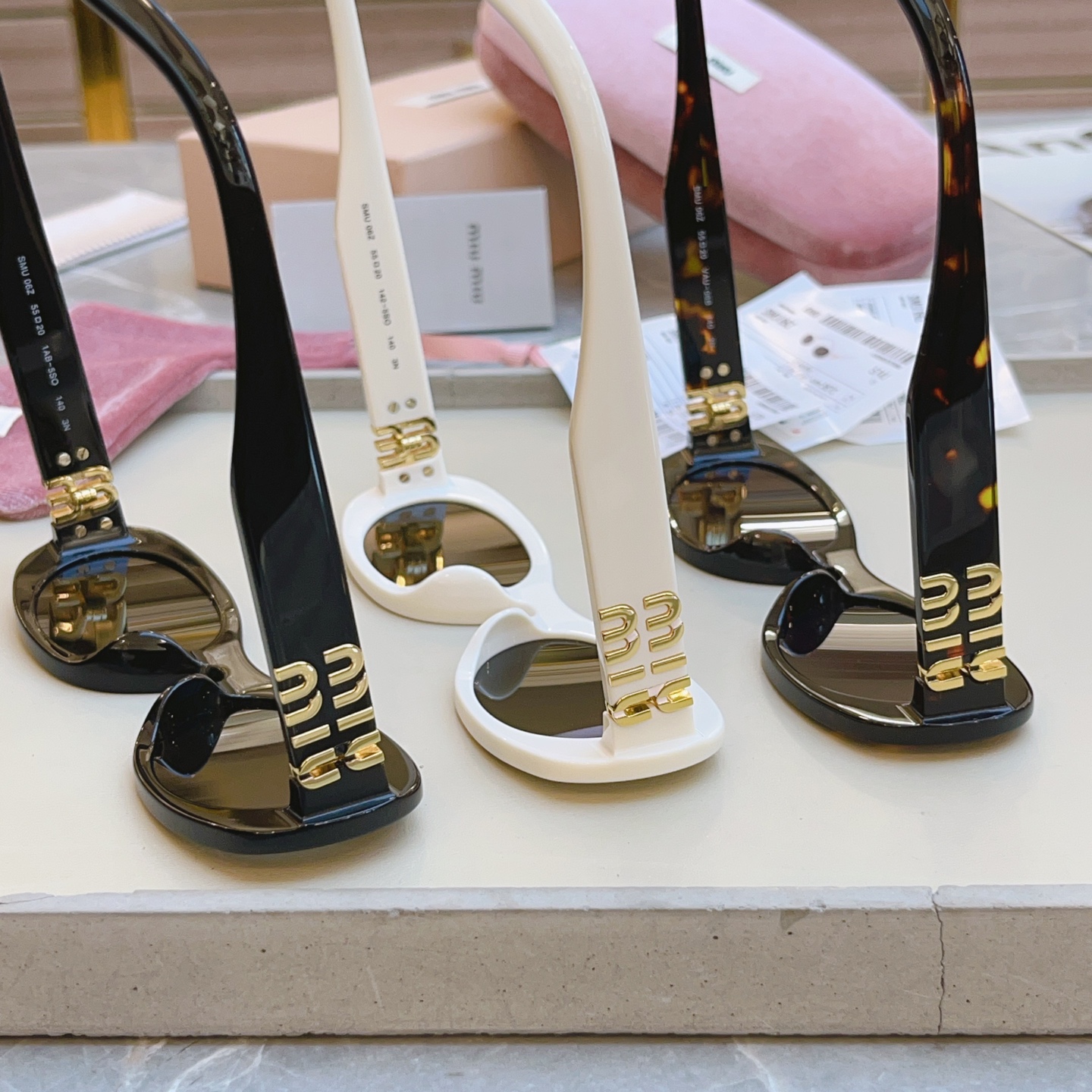 ，【MIUMI*】缪*缪新款太阳镜🕶️，ModSMU 06Z，高版本✨SIZE55口20-140