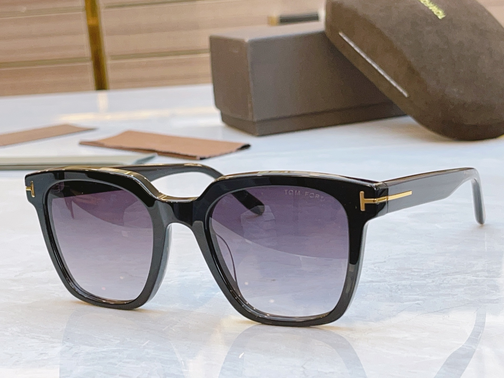 ，【TOM FOR*】汤姆*福特新款太阳镜🕶️，MODEL：TF1162，SIZE：53口22-145