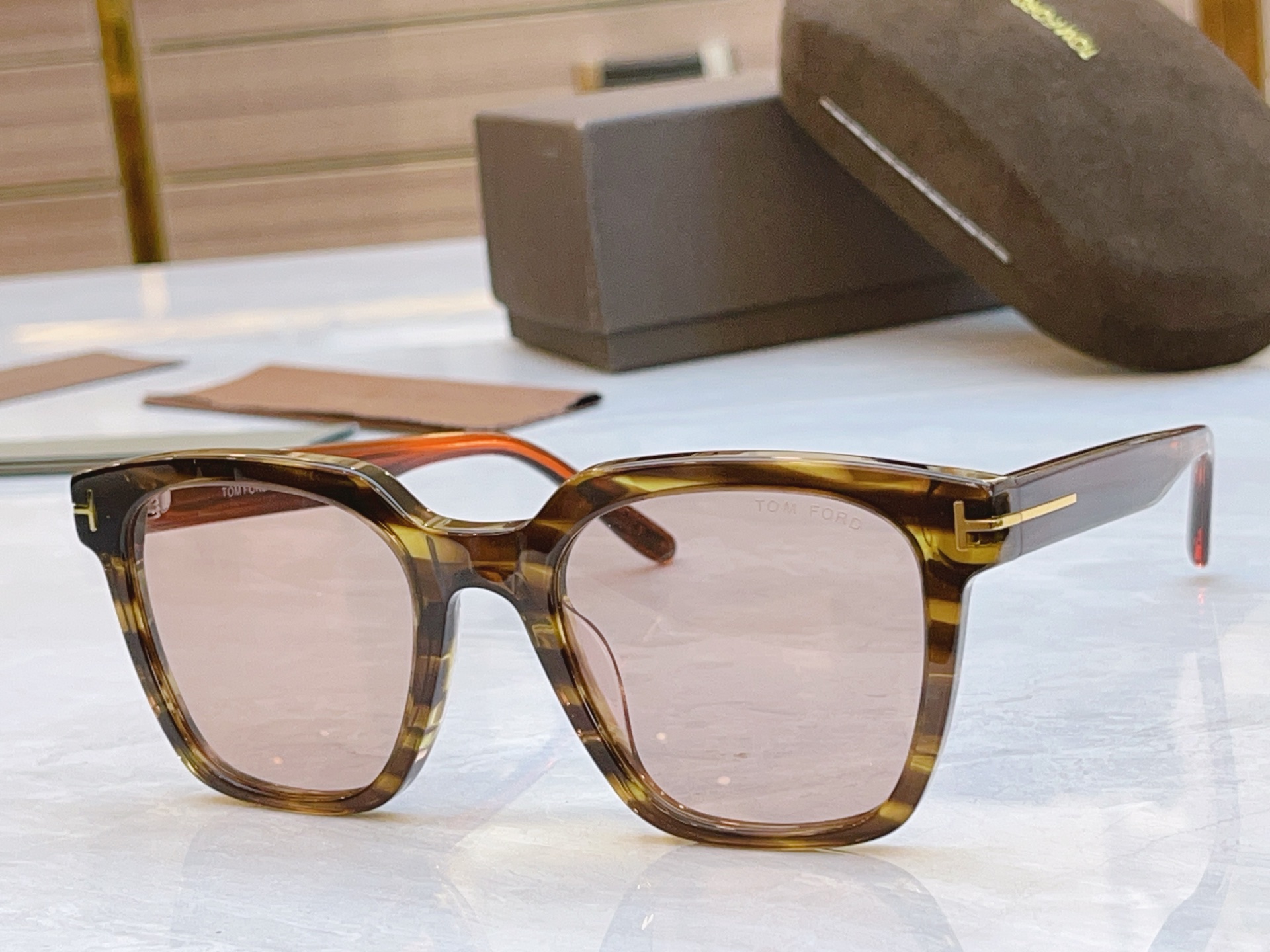 ，【TOM FOR*】汤姆*福特新款太阳镜🕶️，MODEL：TF1162，SIZE：53口22-145