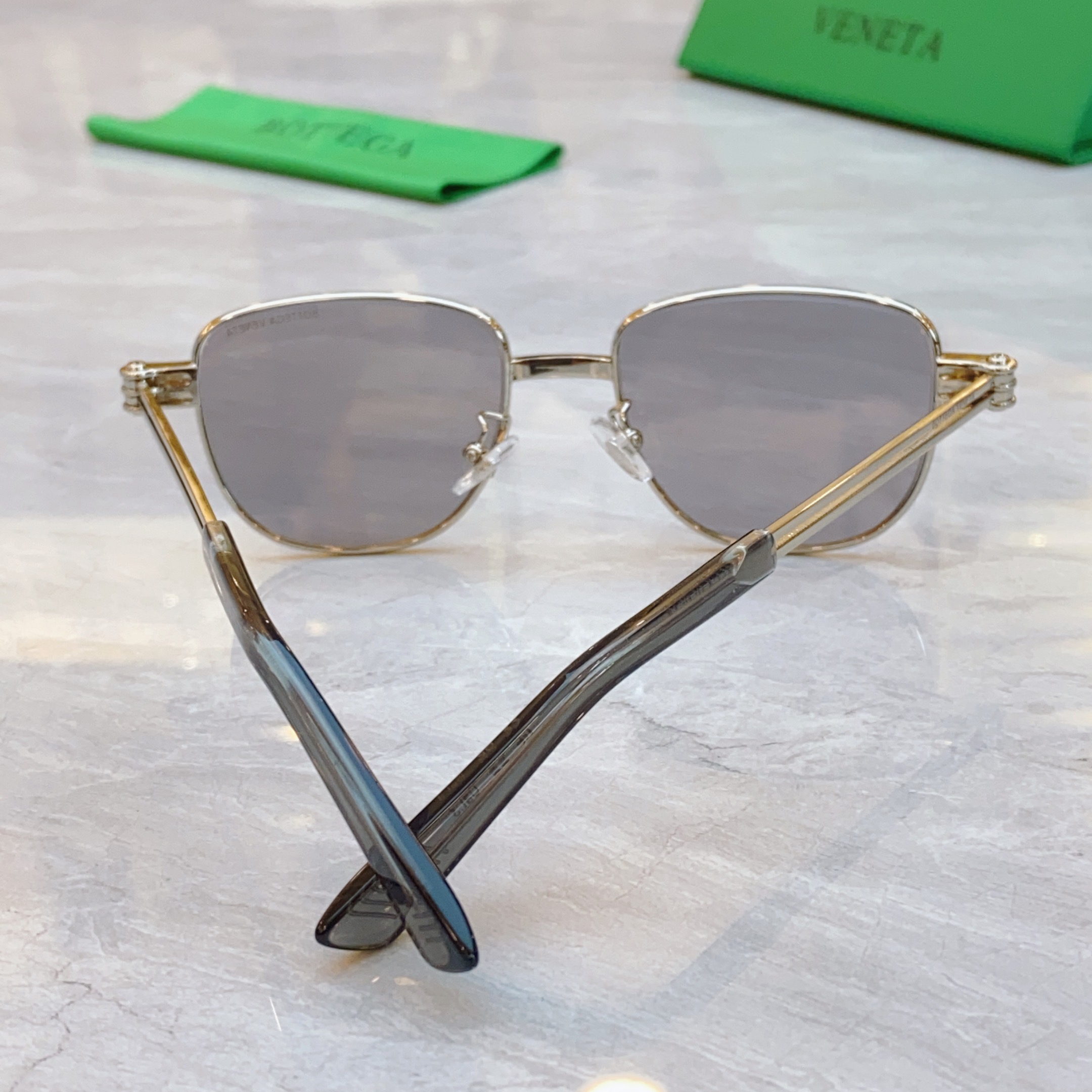 ，【BOTTEGA VENET*】宝缇*嘉新款太阳镜，MODEL：BV1380S，SIZE：51口18-