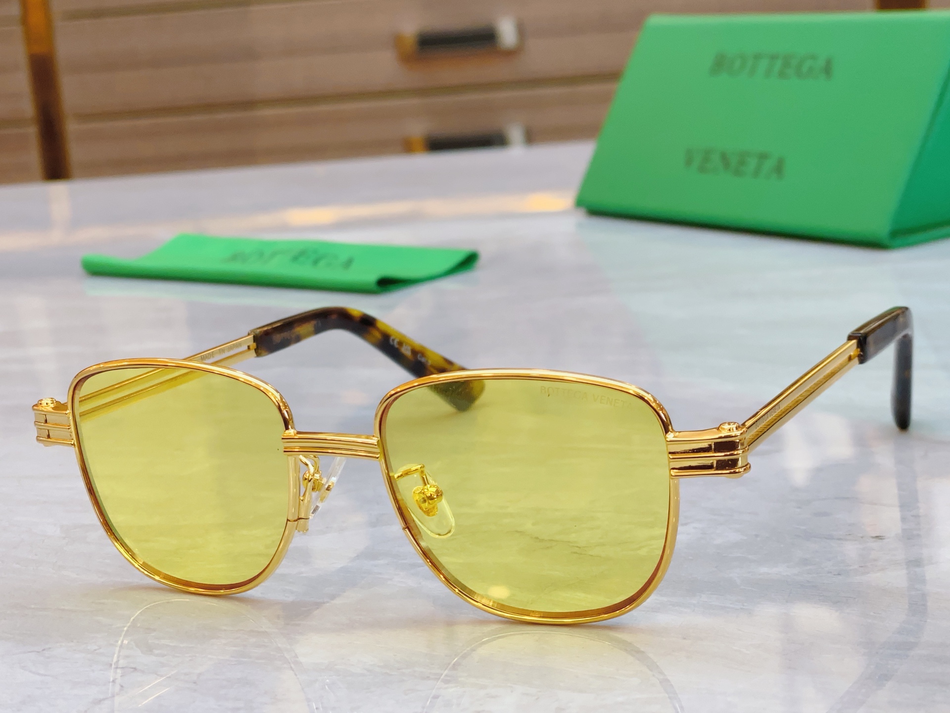 ，【BOTTEGA VENET*】宝缇*嘉新款太阳镜，MODEL：BV1380S，SIZE：51口18-