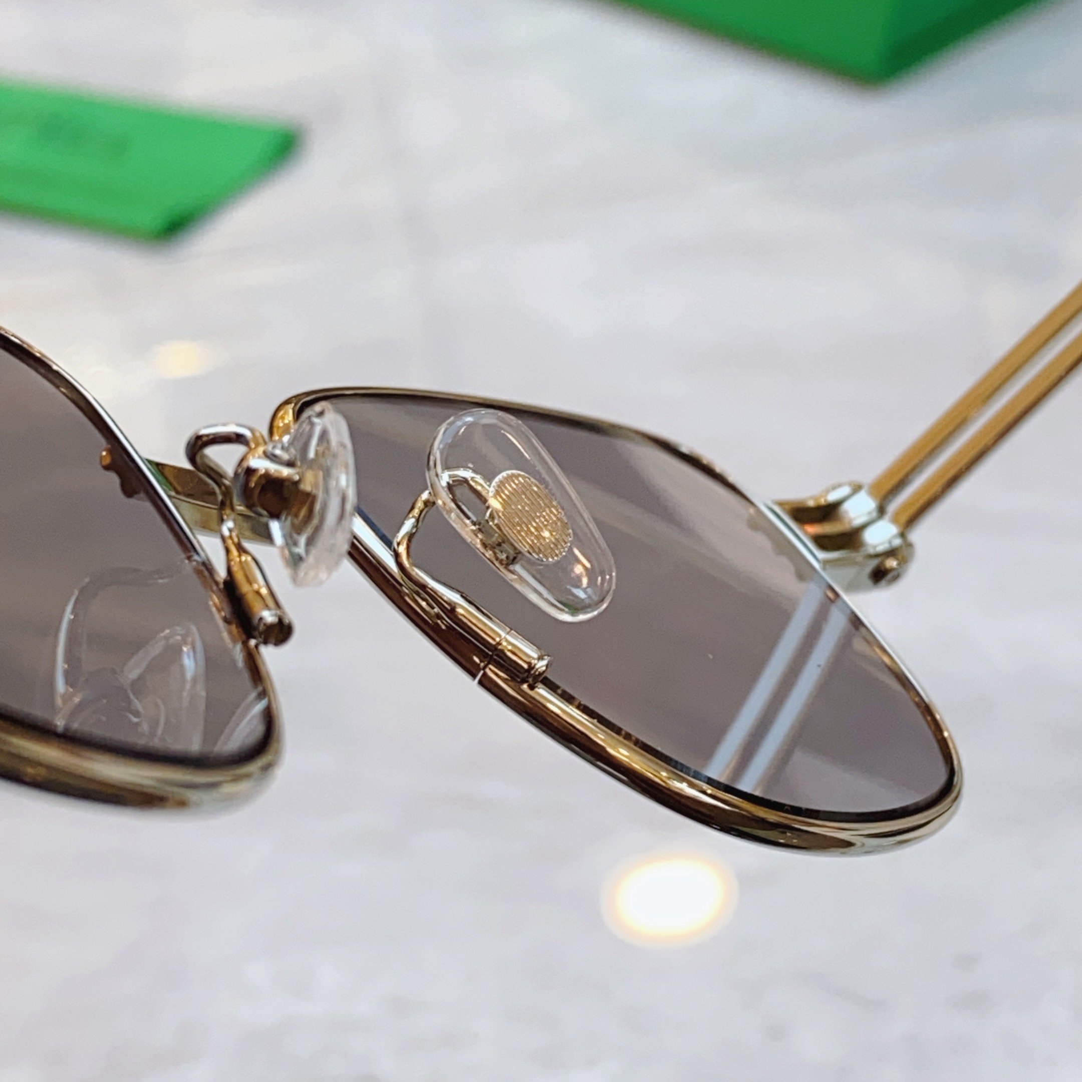 ，【BOTTEGA VENET*】宝缇*嘉新款太阳镜，MODEL：BV1380S，SIZE：51口18-