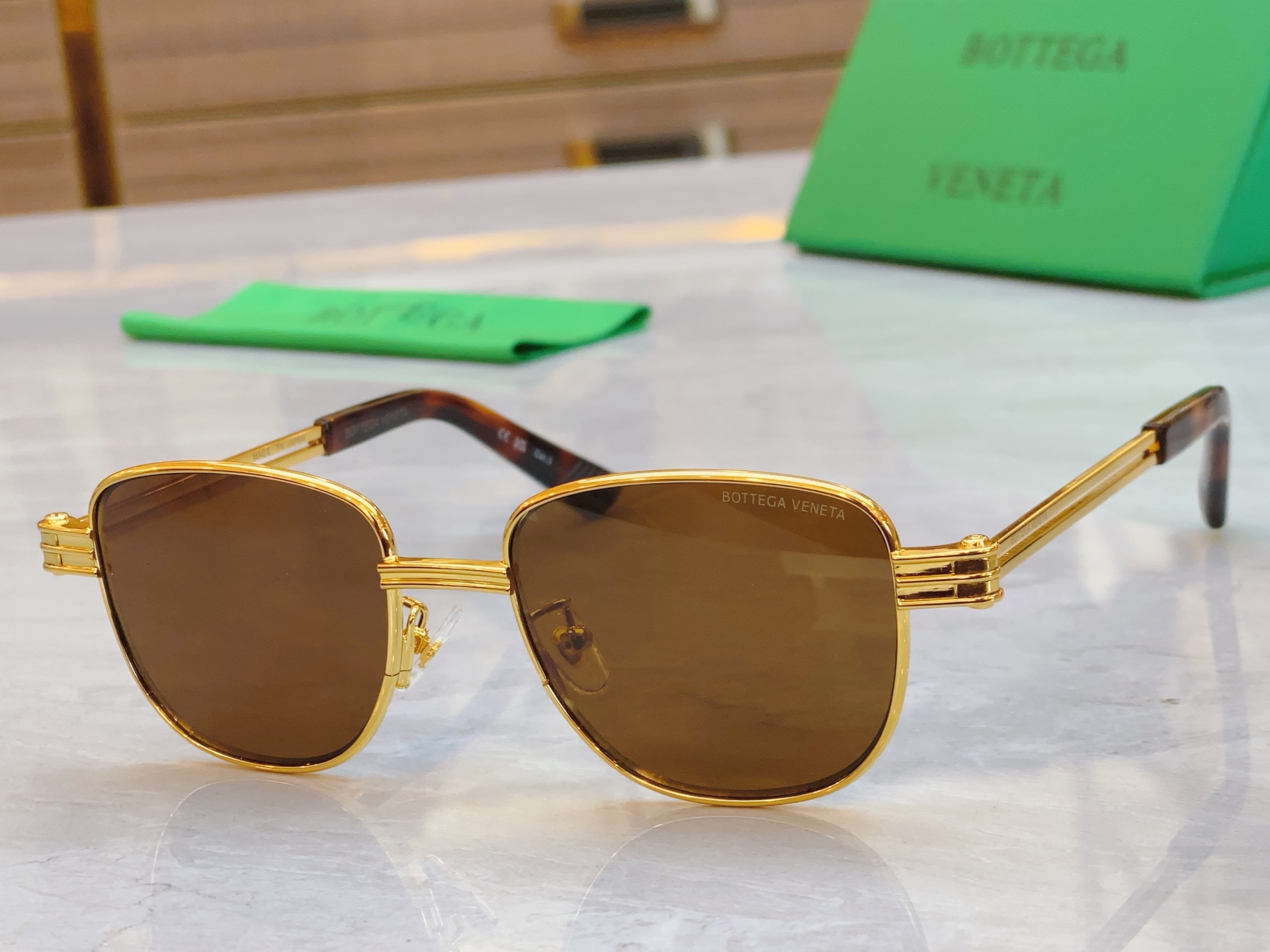 ，【BOTTEGA VENET*】宝缇*嘉新款太阳镜，MODEL：BV1380S，SIZE：51口18-