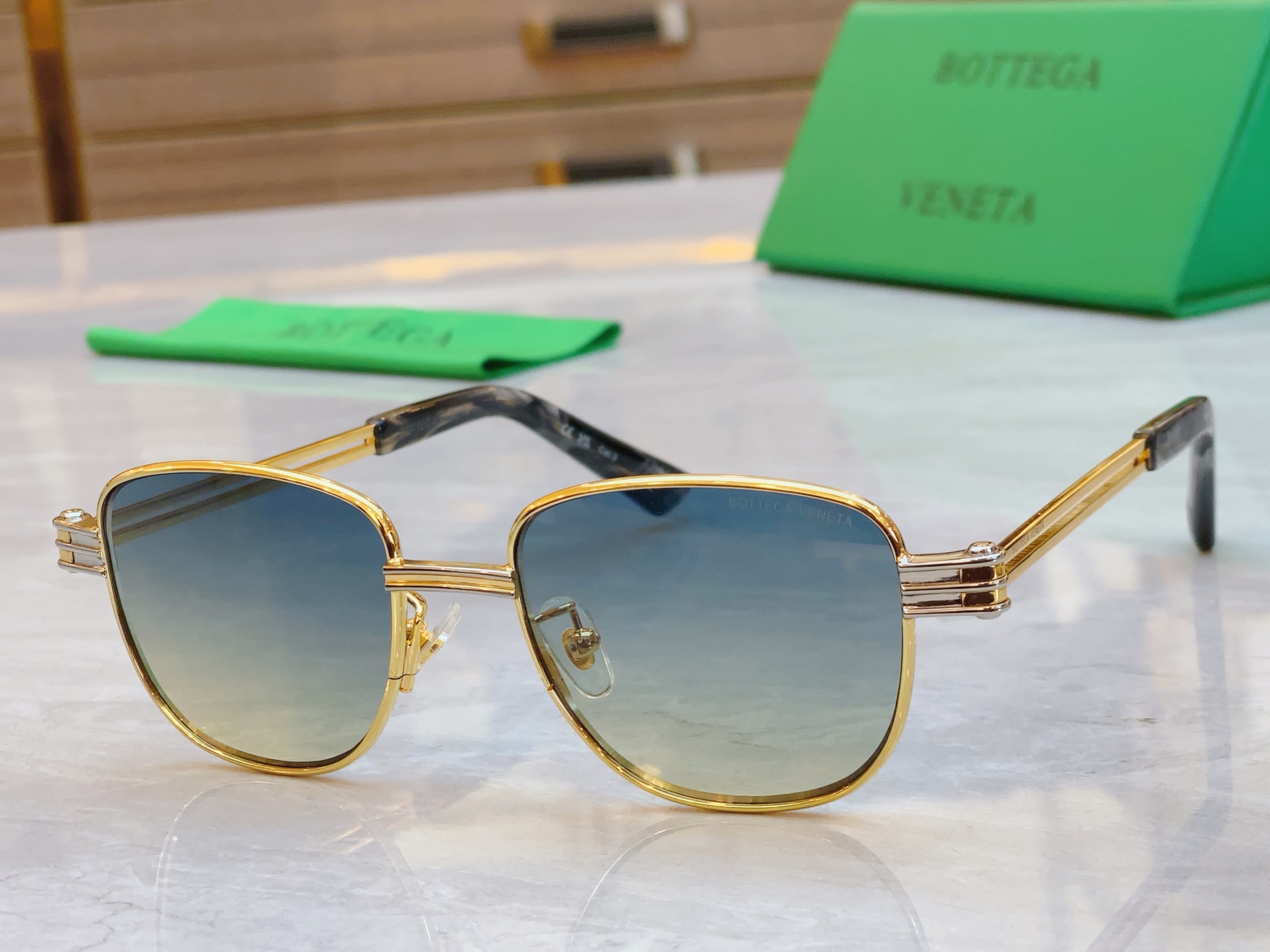 ，【BOTTEGA VENET*】宝缇*嘉新款太阳镜，MODEL：BV1380S，SIZE：51口18-